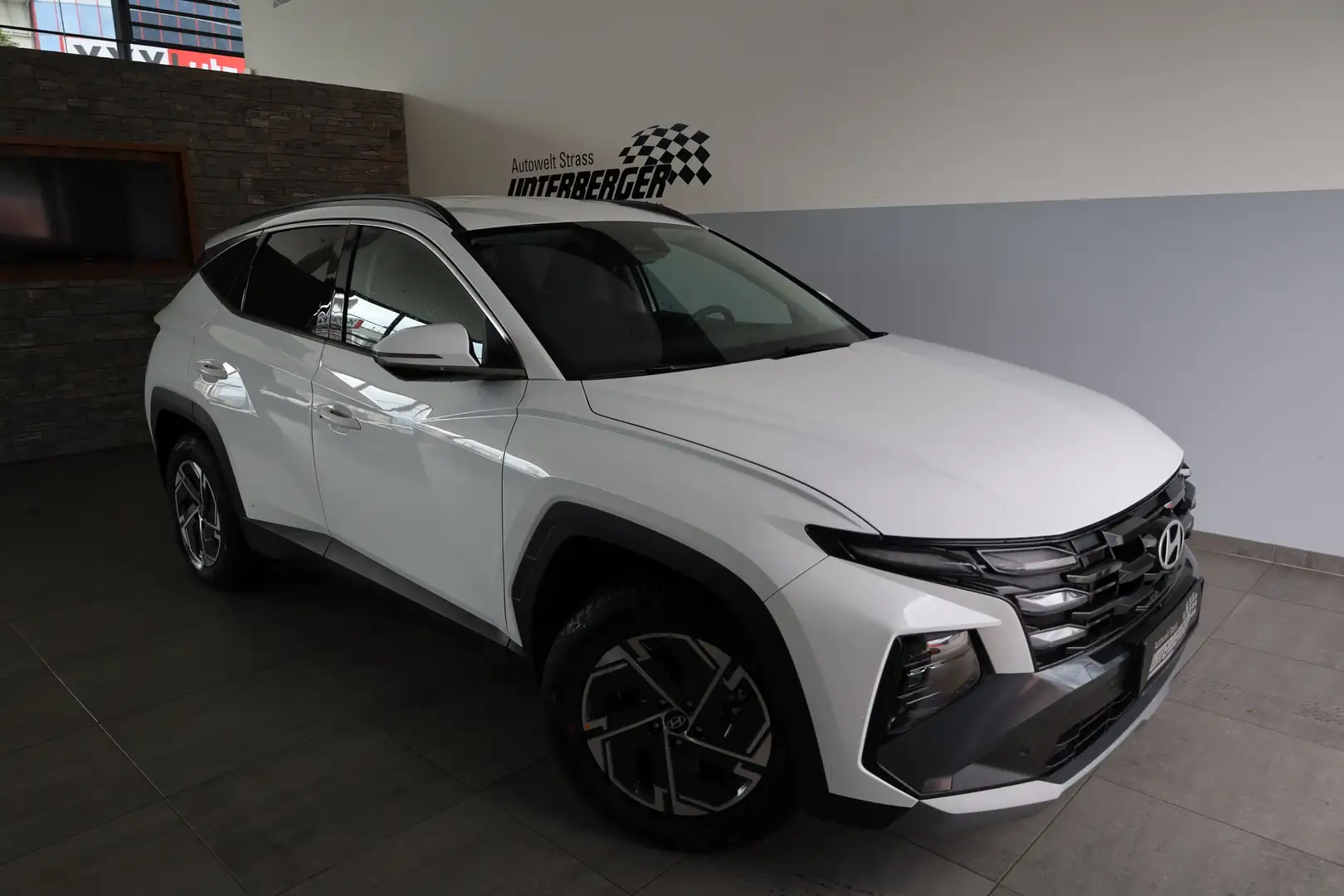 Hyundai TUCSON NX4 Jubile 1,6 T-GDi 2WD 48V Weiß - 1