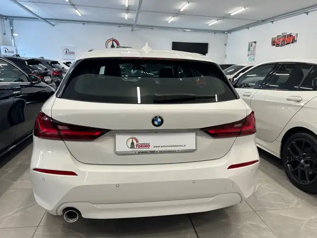 BMW 1 Series view 5