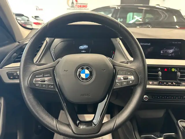 BMW 1 Series view 14