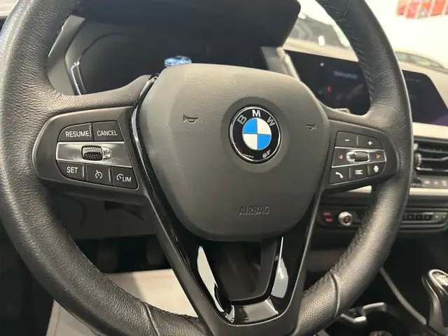 BMW 1 Series view 16