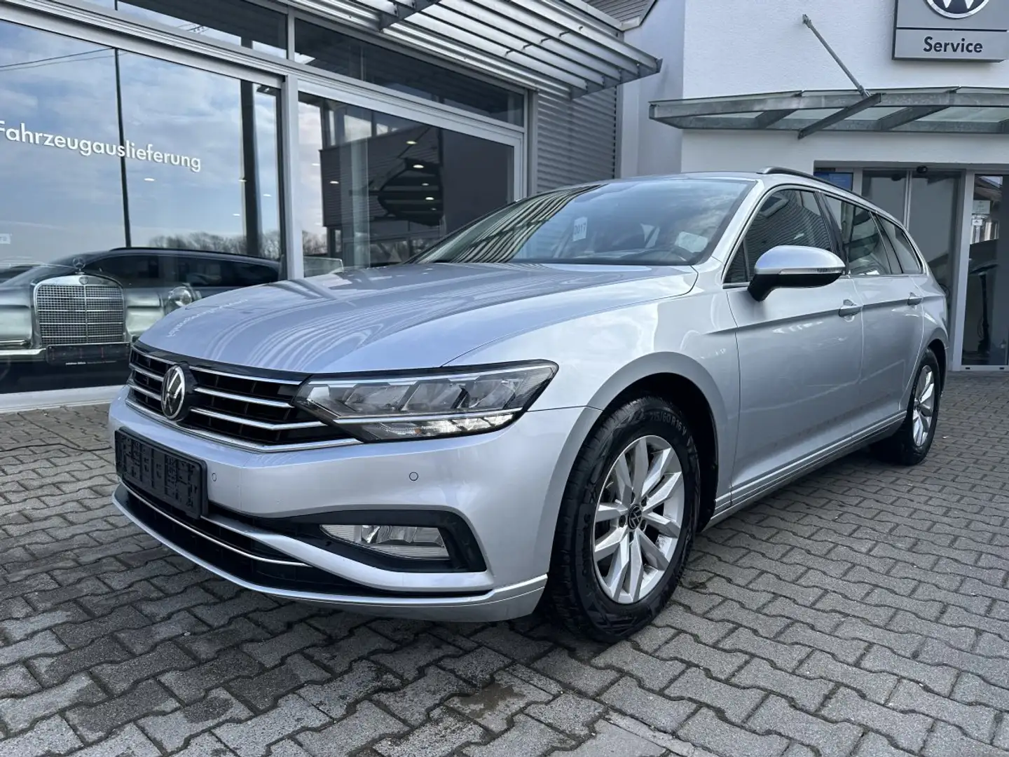 Volkswagen Passat Variant 2.0 TDI DSG Comfort*LED*KAMERA*NAVI*ALU Silber - 2
