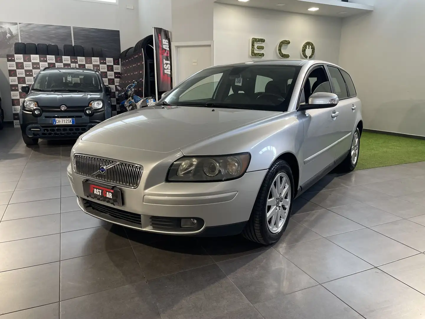 Volvo V50 V50 2.0 D cat Kinetic Grau - 1