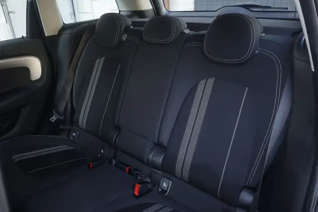 Mini Countryman view 3
