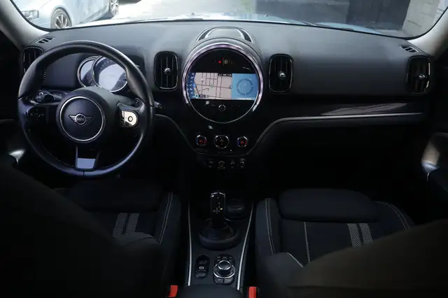 Mini Countryman view 2
