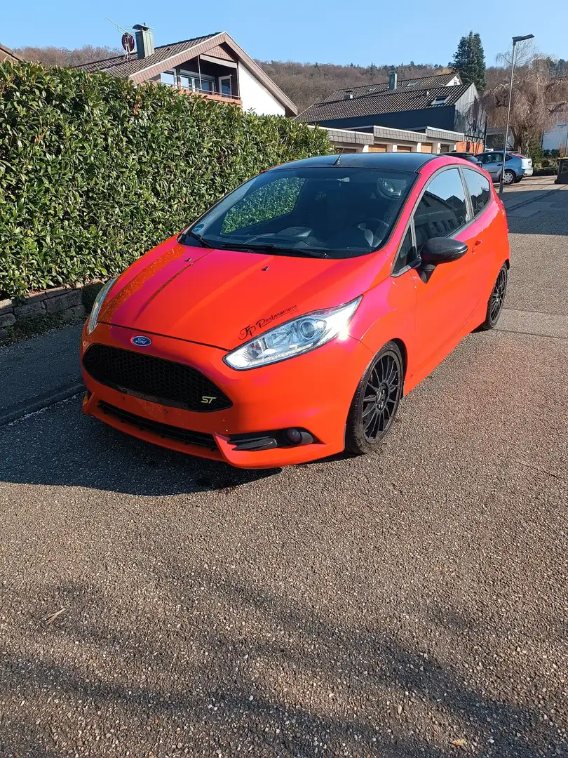 Ford Fiesta 1.6 EcoBoost ST Rot - 1