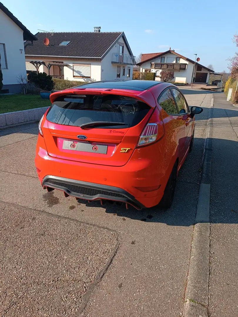 Ford Fiesta 1.6 EcoBoost ST Rot - 2