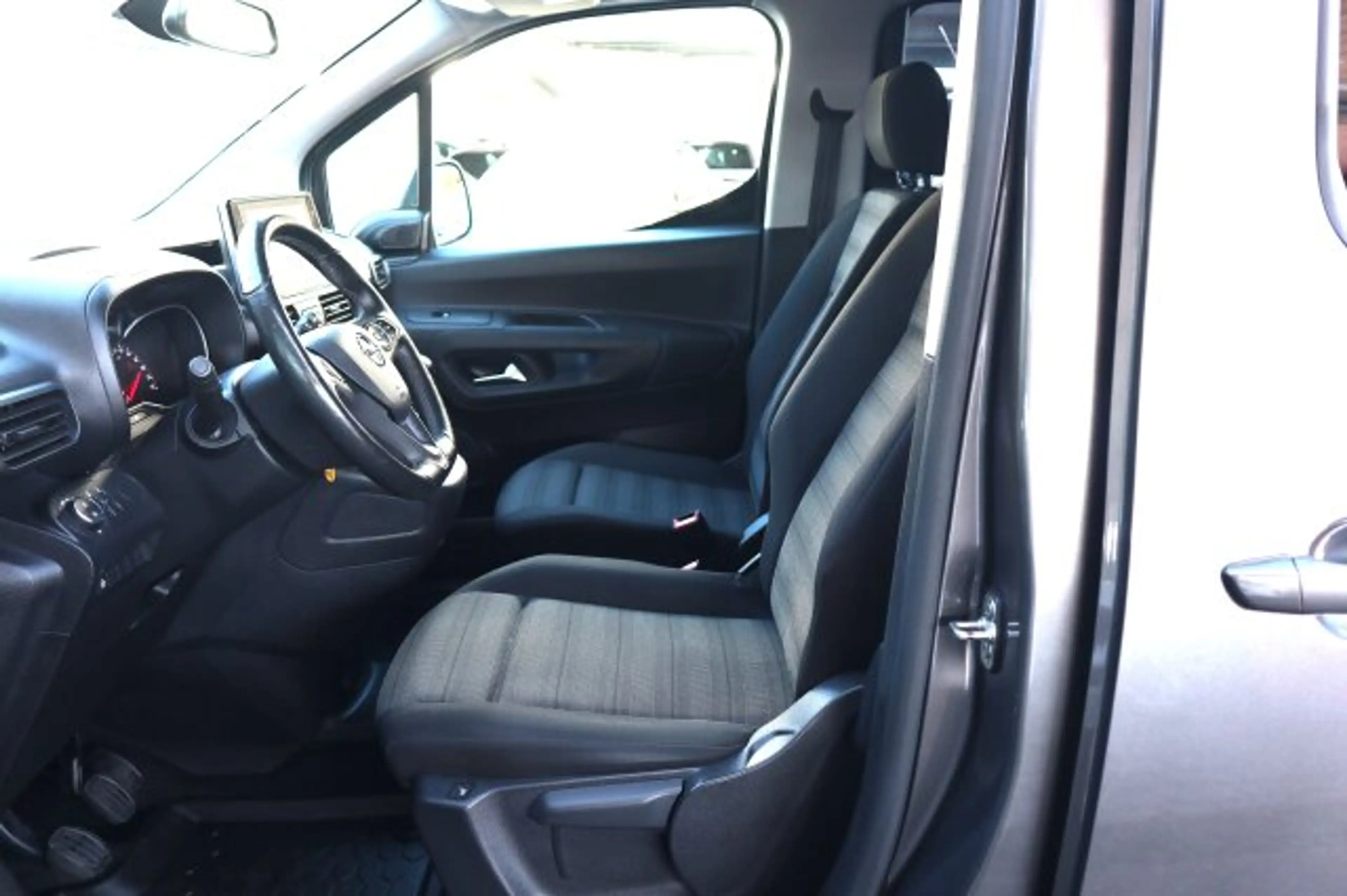 Opel Combo Life 1.2 Turbo Edition Navi/Klima Sitzhzg./MF-Lenkrad/BC/eFH./NSW/Schadstoffarm nach Abgasnorm Euro 6d — photo 8