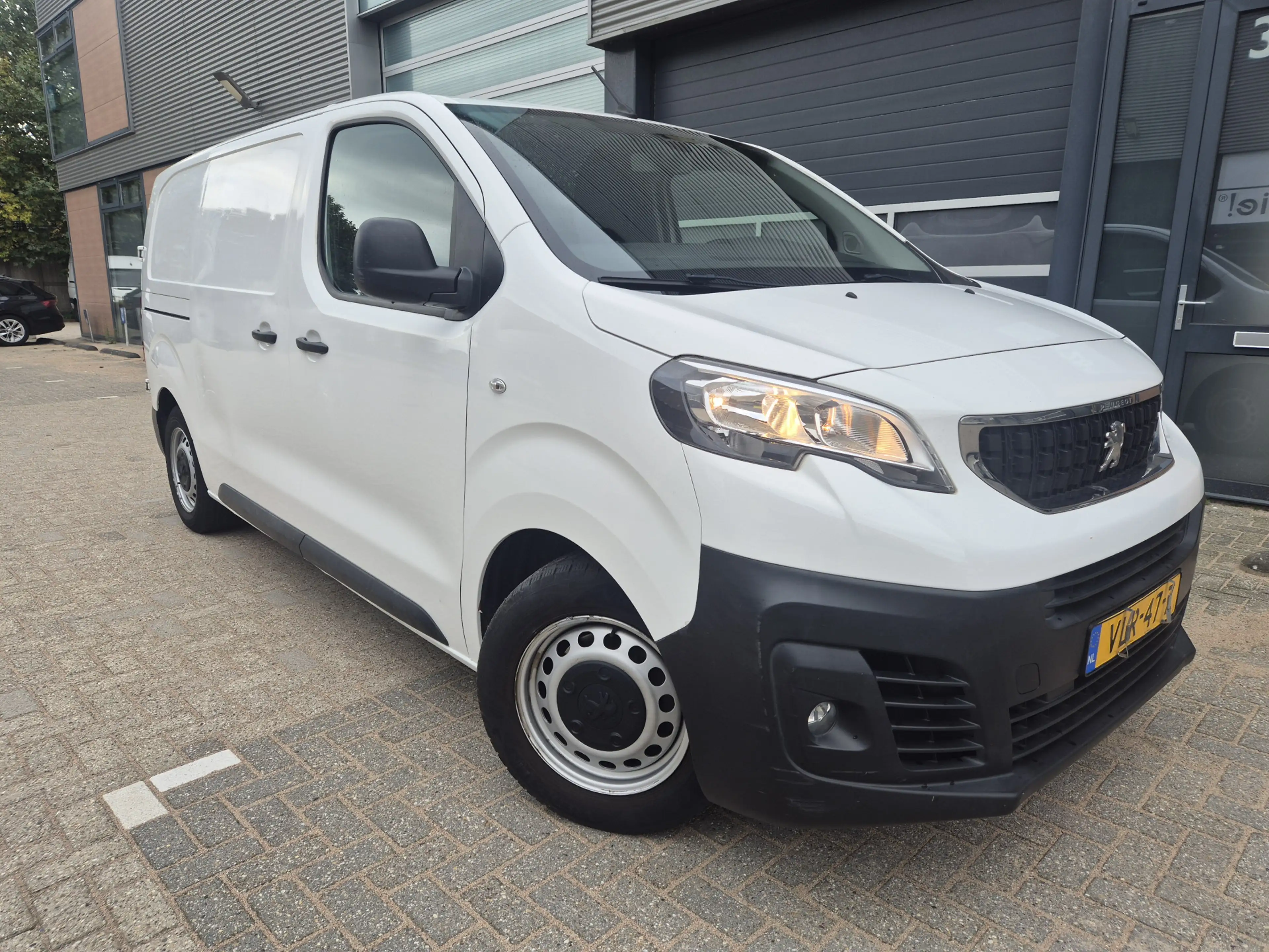 Peugeot e-Expert Premium 75 kWh 300km wltp long rang trekhaak snell — photo 2