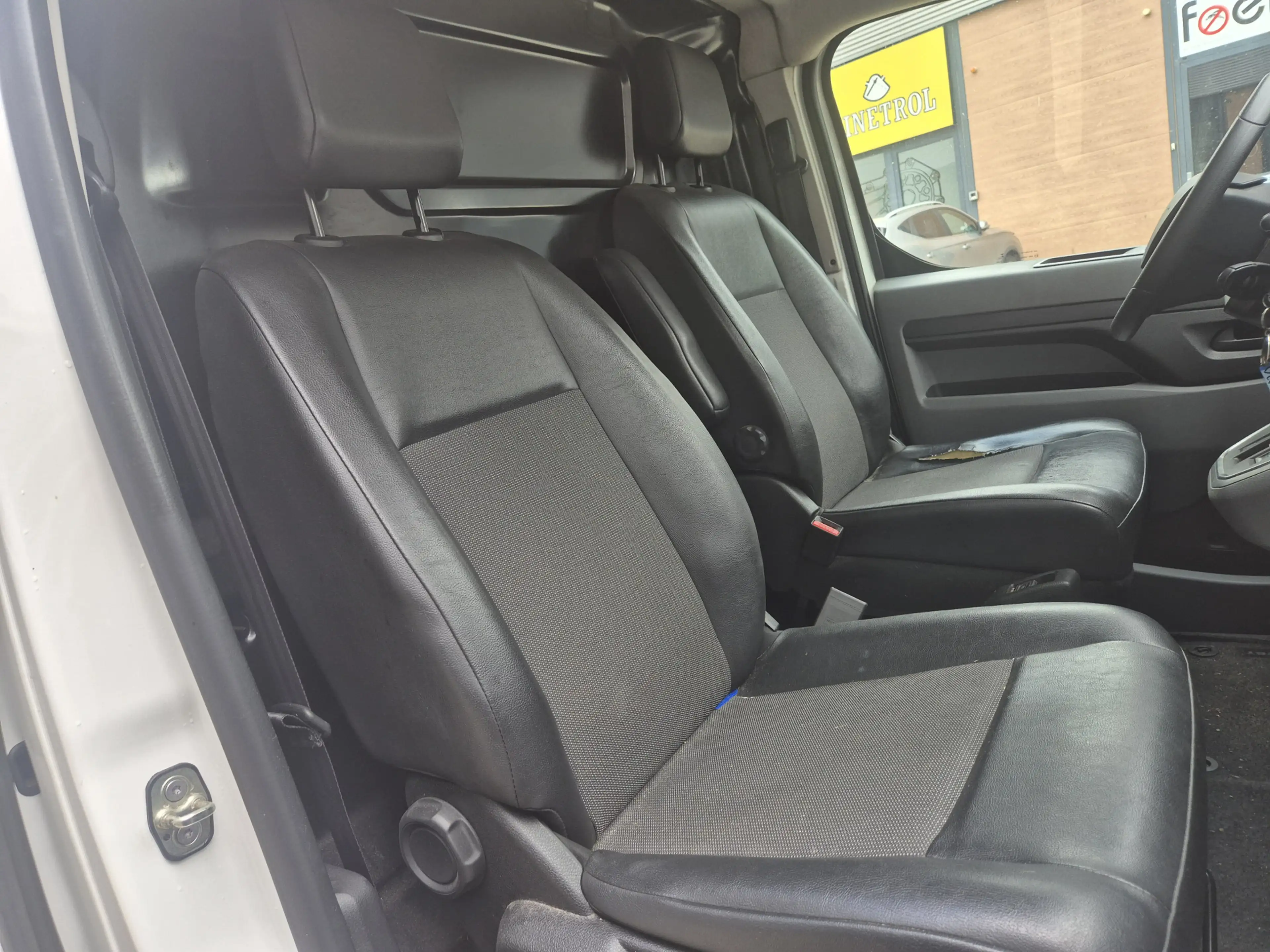 Peugeot e-Expert Premium 75 kWh 300km wltp long rang trekhaak snell — photo 8