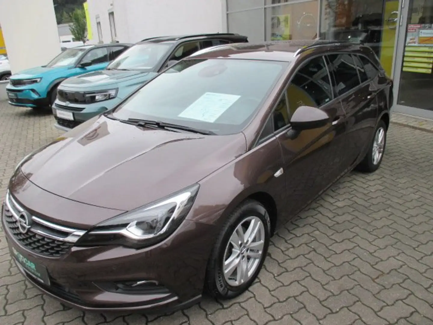 Opel Astra Sports Tourer Active mit AHK Brun - 2