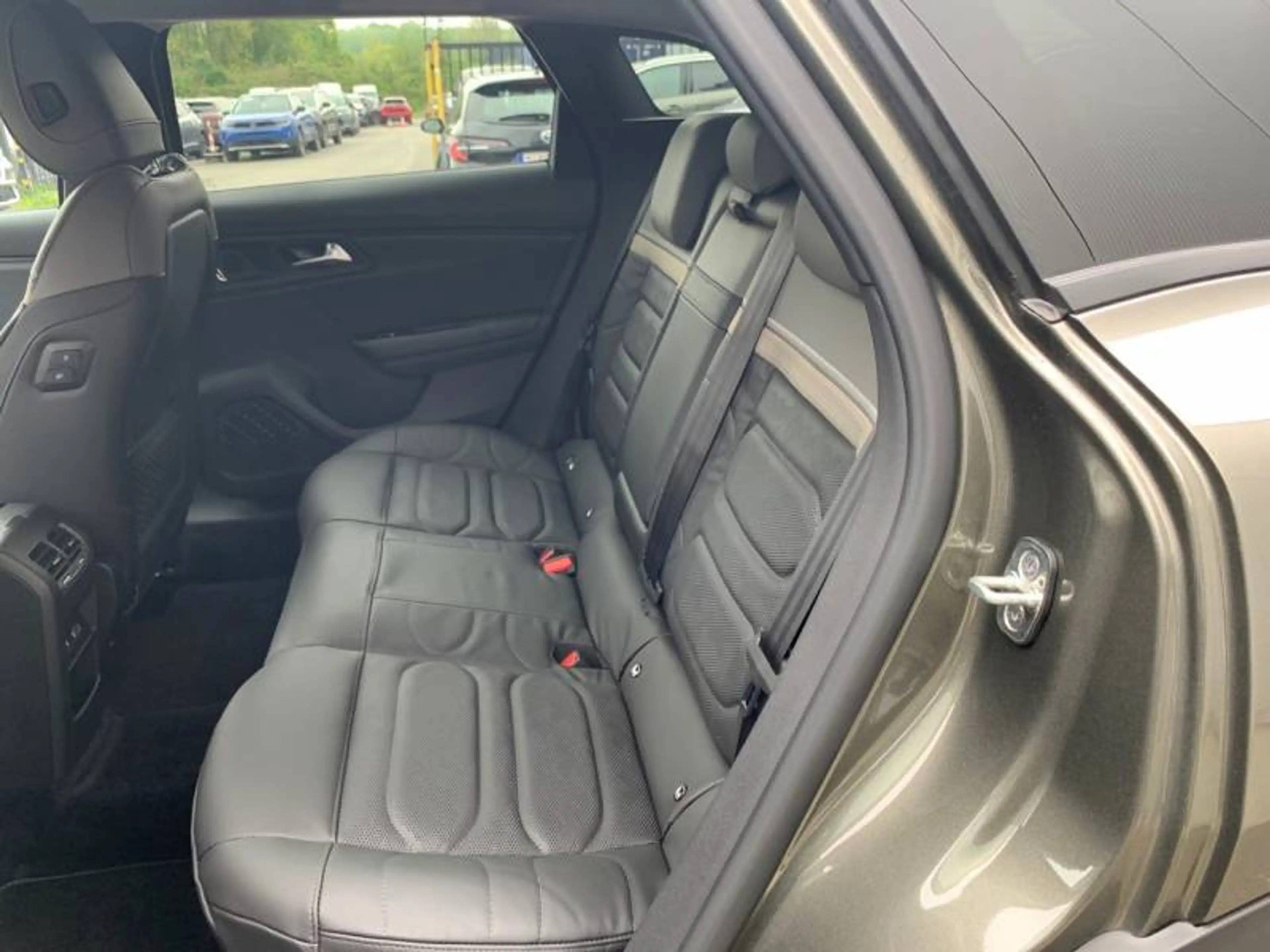 Citroen C5 X 1 Hybrid 225 e-EAT8 Shine Pack — photo 10