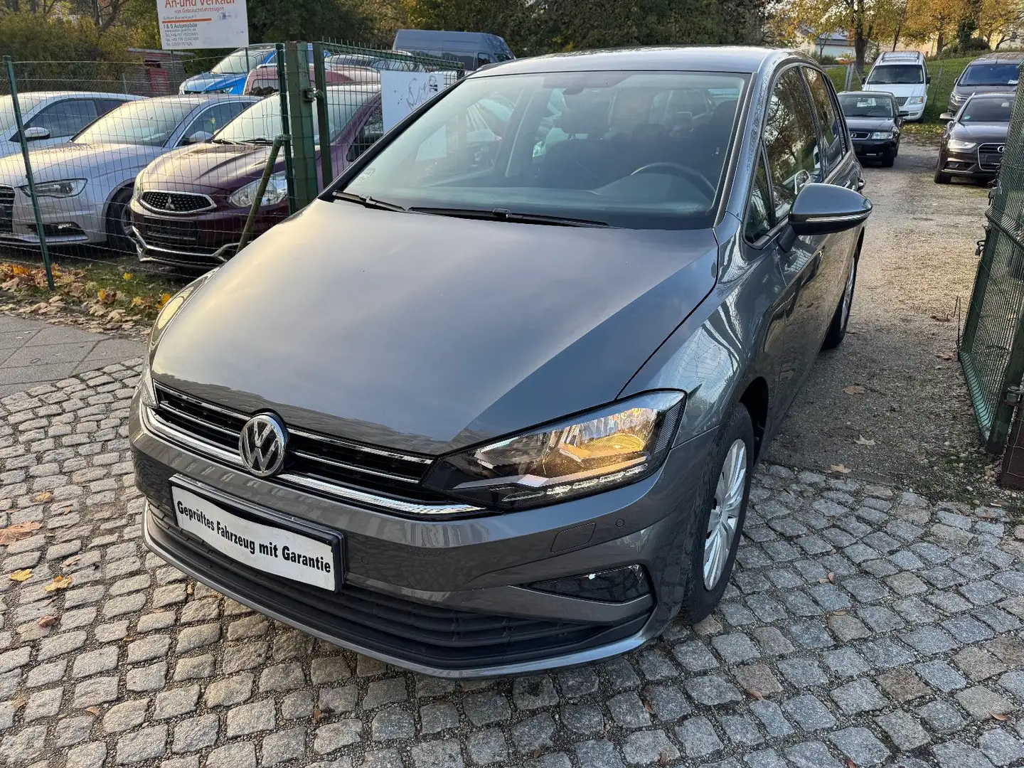 Volkswagen Golf SportsvanVII Trendline PDC V+H Tempomat AHK Grau - 1