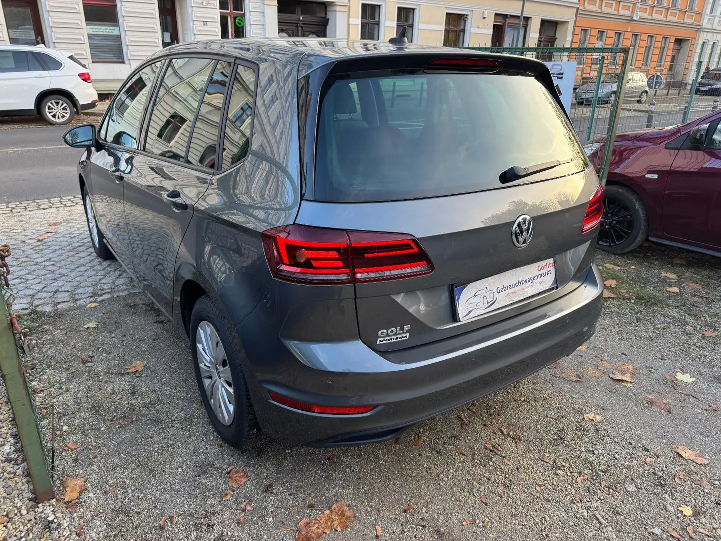 Volkswagen Golf SportsvanVII Trendline PDC V+H Tempomat AHK Grau - 2