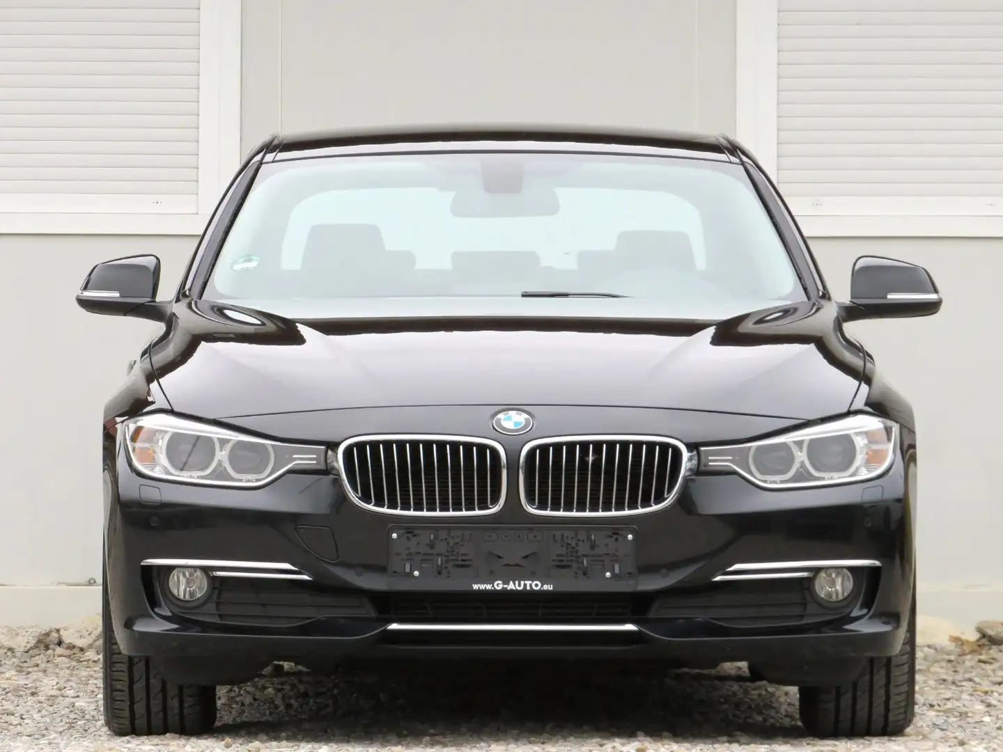 BMW 320 d lim. Luxury Aut. Bi-Xenon LED/NAVI/LEDER Noir - 2