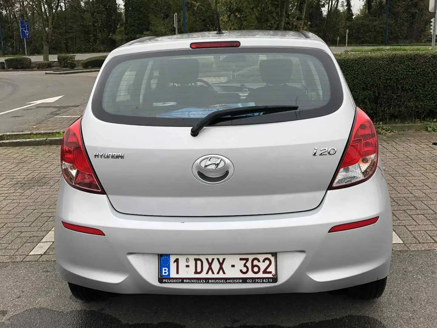 Hyundai i20 i20 1.2i Comfort Gris - 2