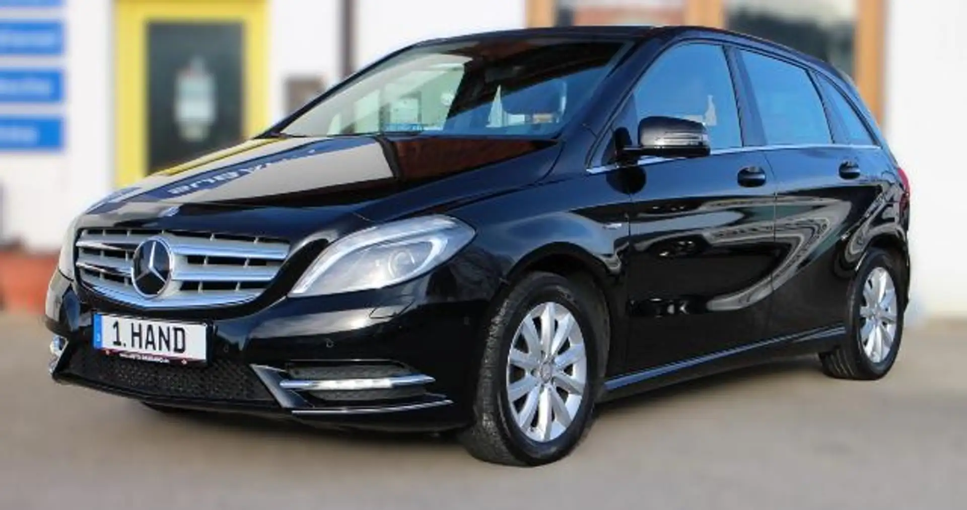 Mercedes-Benz B 180 Automatik*PANO*BI-XENON*Leder*1.Hand*Navi*PDC* Schwarz - 2