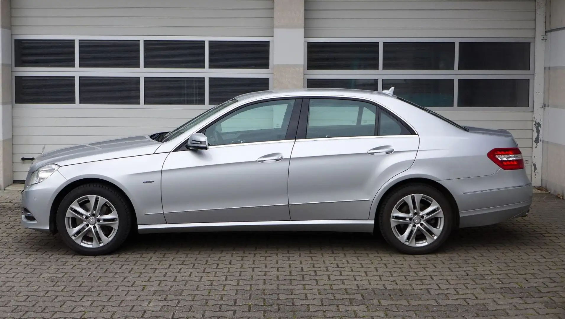 Mercedes-Benz E 350 E350 CDI 4Matic/Airmatic/Harman-K./Sitzbelüftung Silver - 2