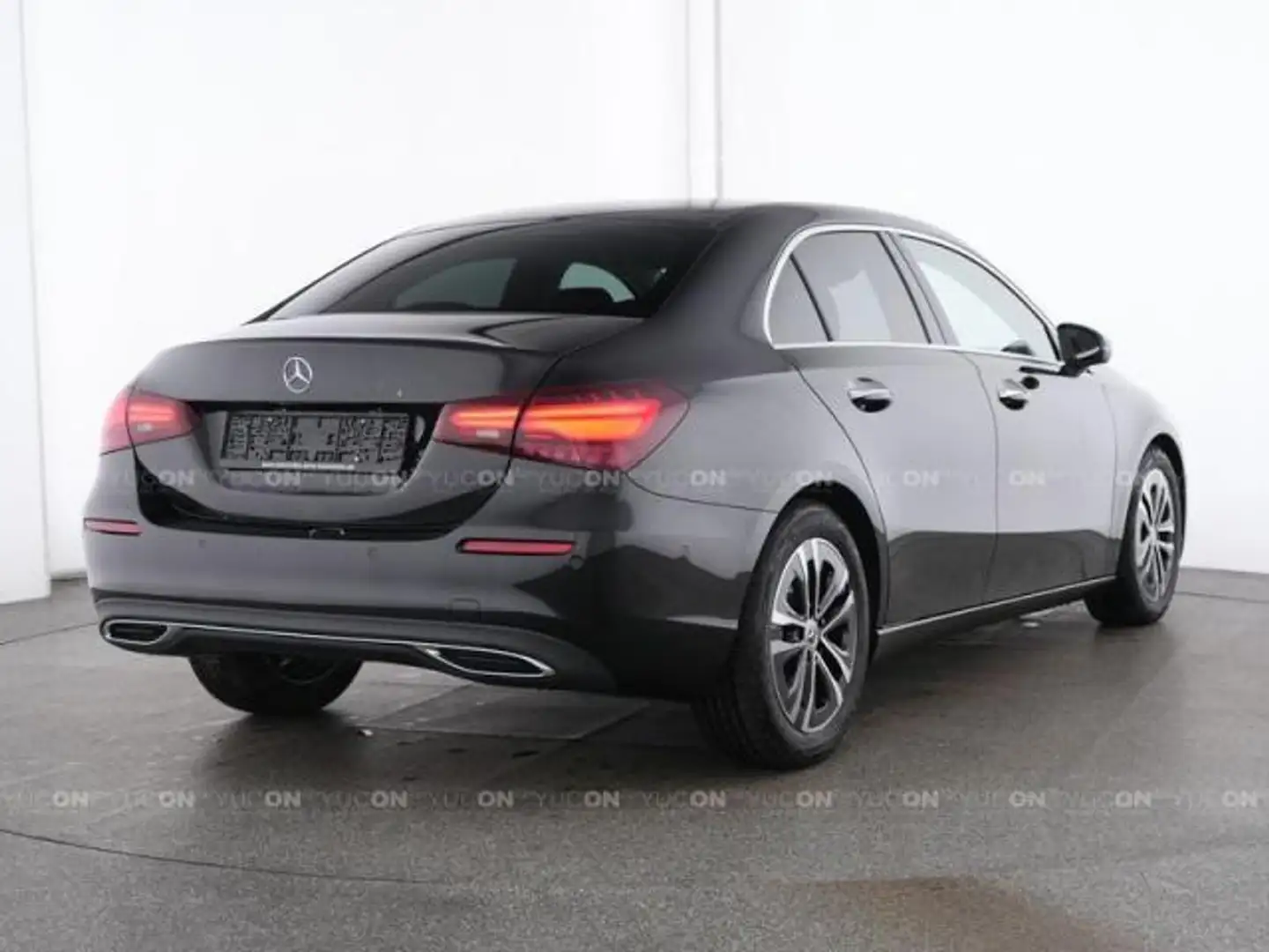 Mercedes-Benz A 180 Automatic Sport 4P SEDAN BERLINA Zwart - 2