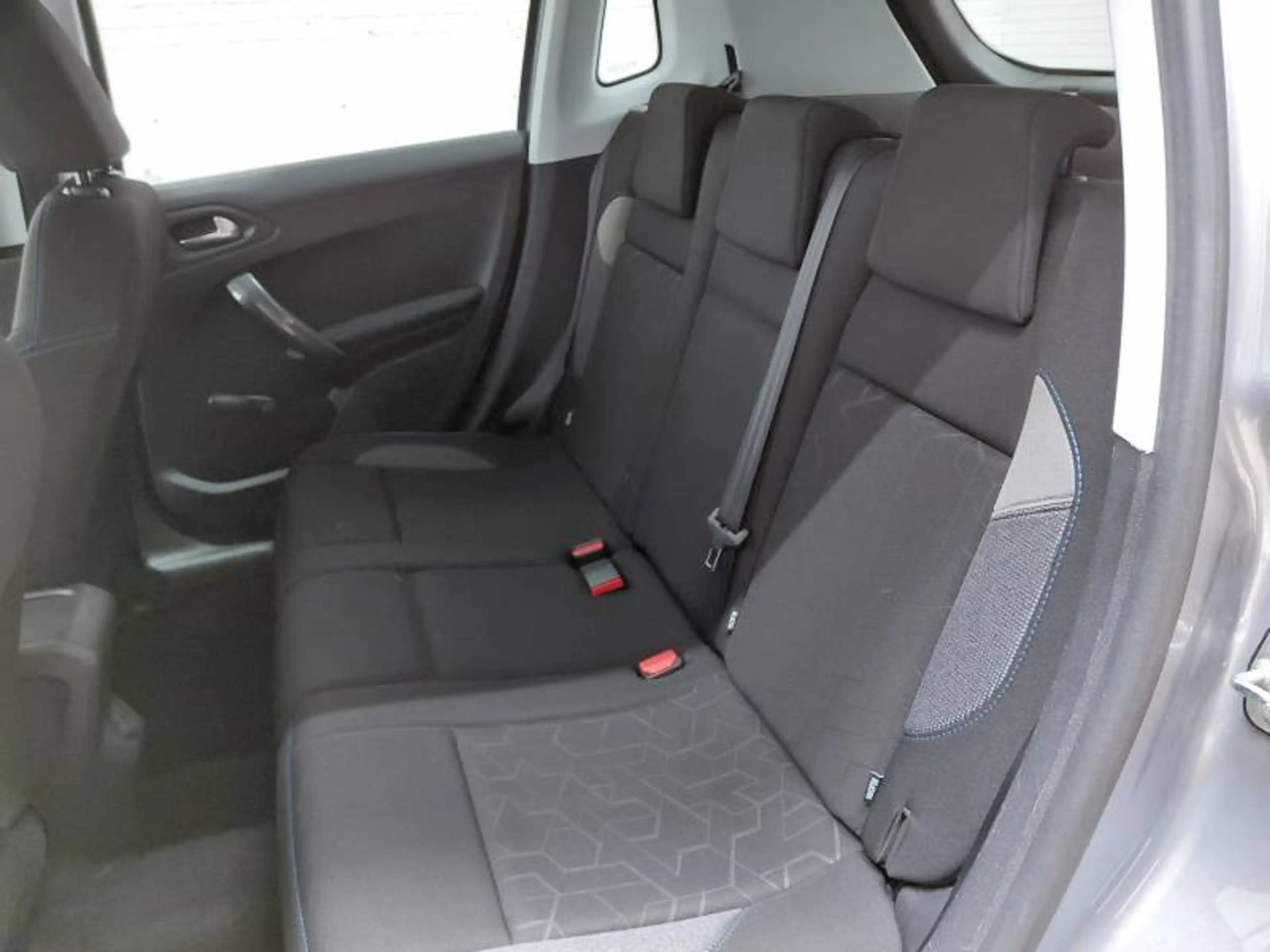 Peugeot 2008 1 1.2 Puretech 60kW Style — photo 12