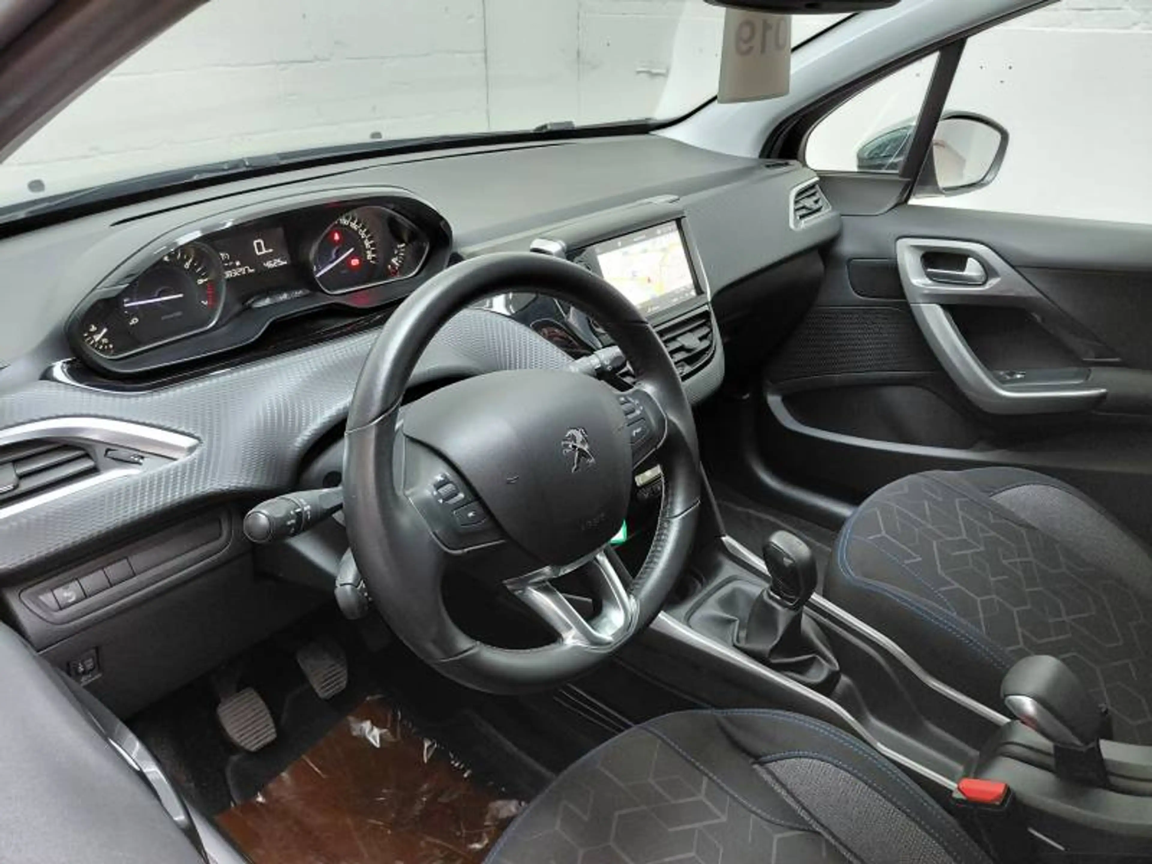 Peugeot 2008 1 1.2 Puretech 60kW Style — photo 10