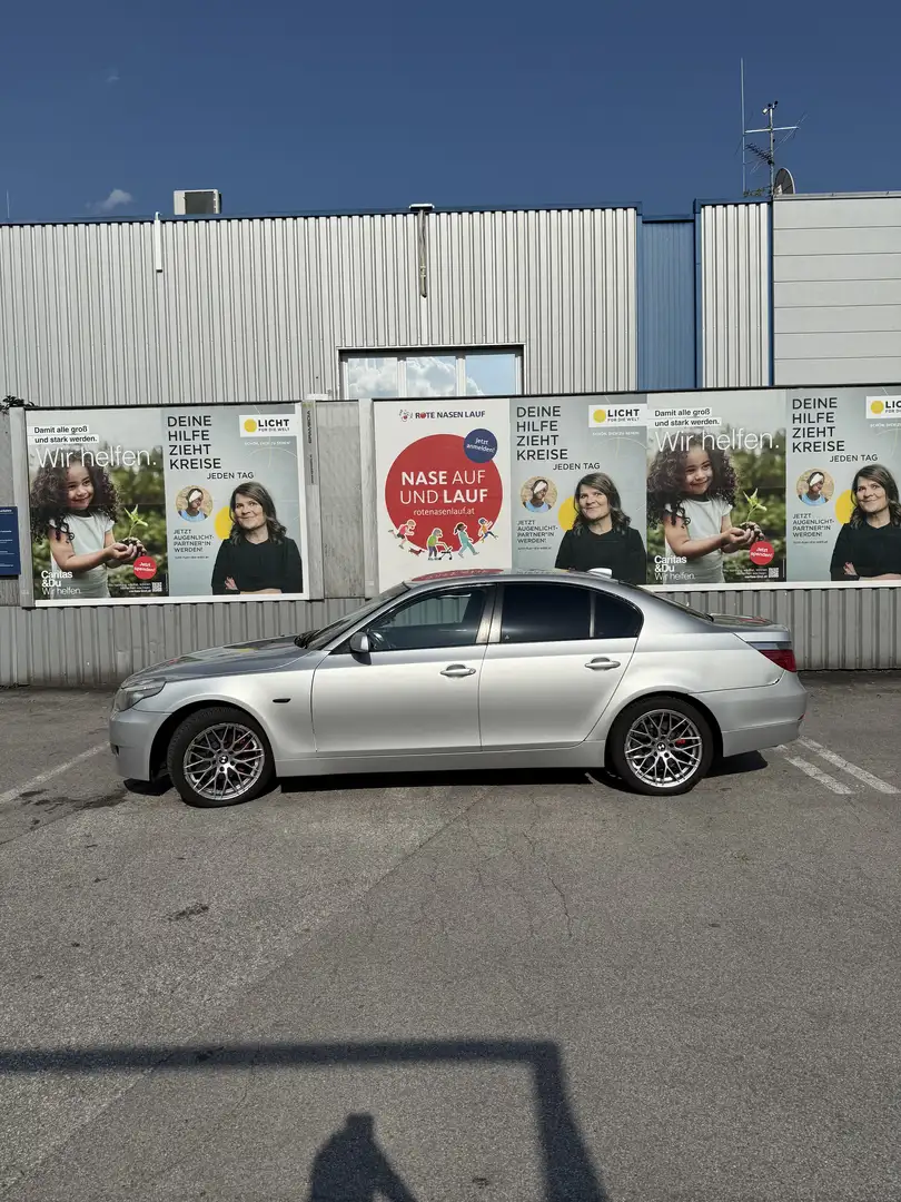 BMW 530 530d xDrive Grau - 2