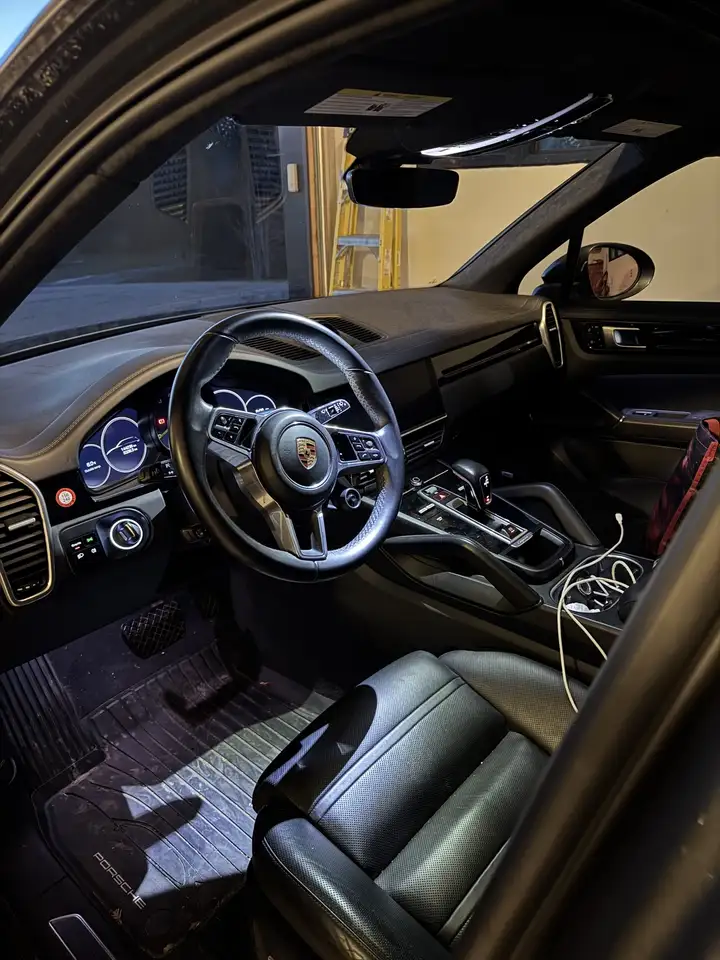 Porsche Cayenne снимка Porsche Cayenne