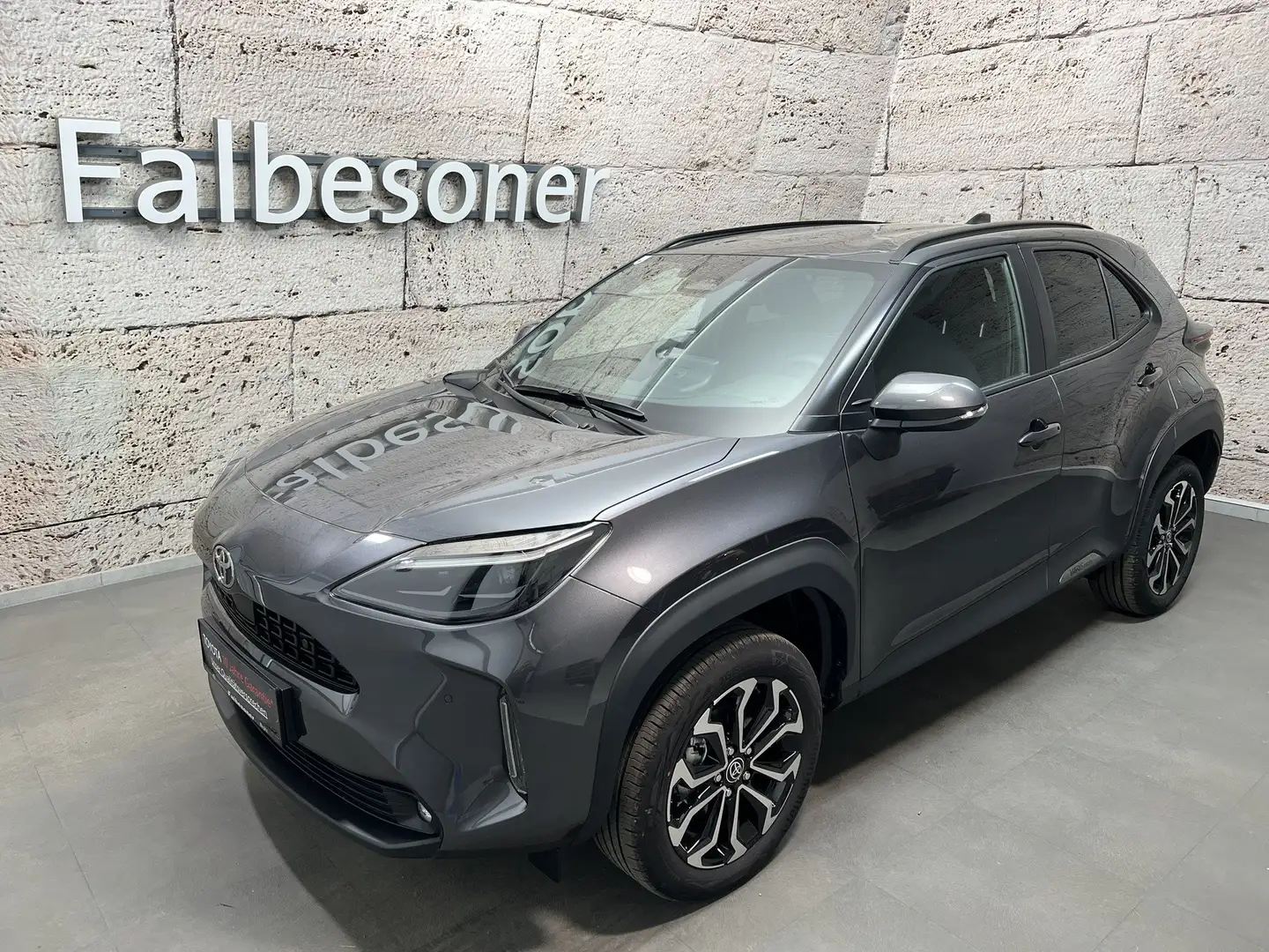 Toyota Yaris Cross Hybrid 2WD Active Drive + Safety P. 130PS Grau - 1
