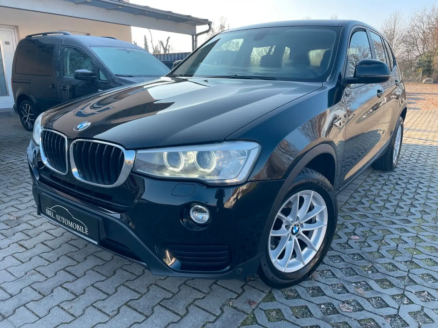BMW X3 xDrive20d NaviProf Xenon Pano Memory H&K 2.Hd Schwarz - 1