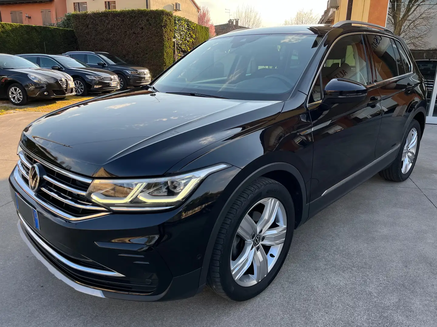 Volkswagen Tiguan 2.0 tdi Elegance 150cv dsg TELECAMERA, MATRIX, LED Zwart - 1