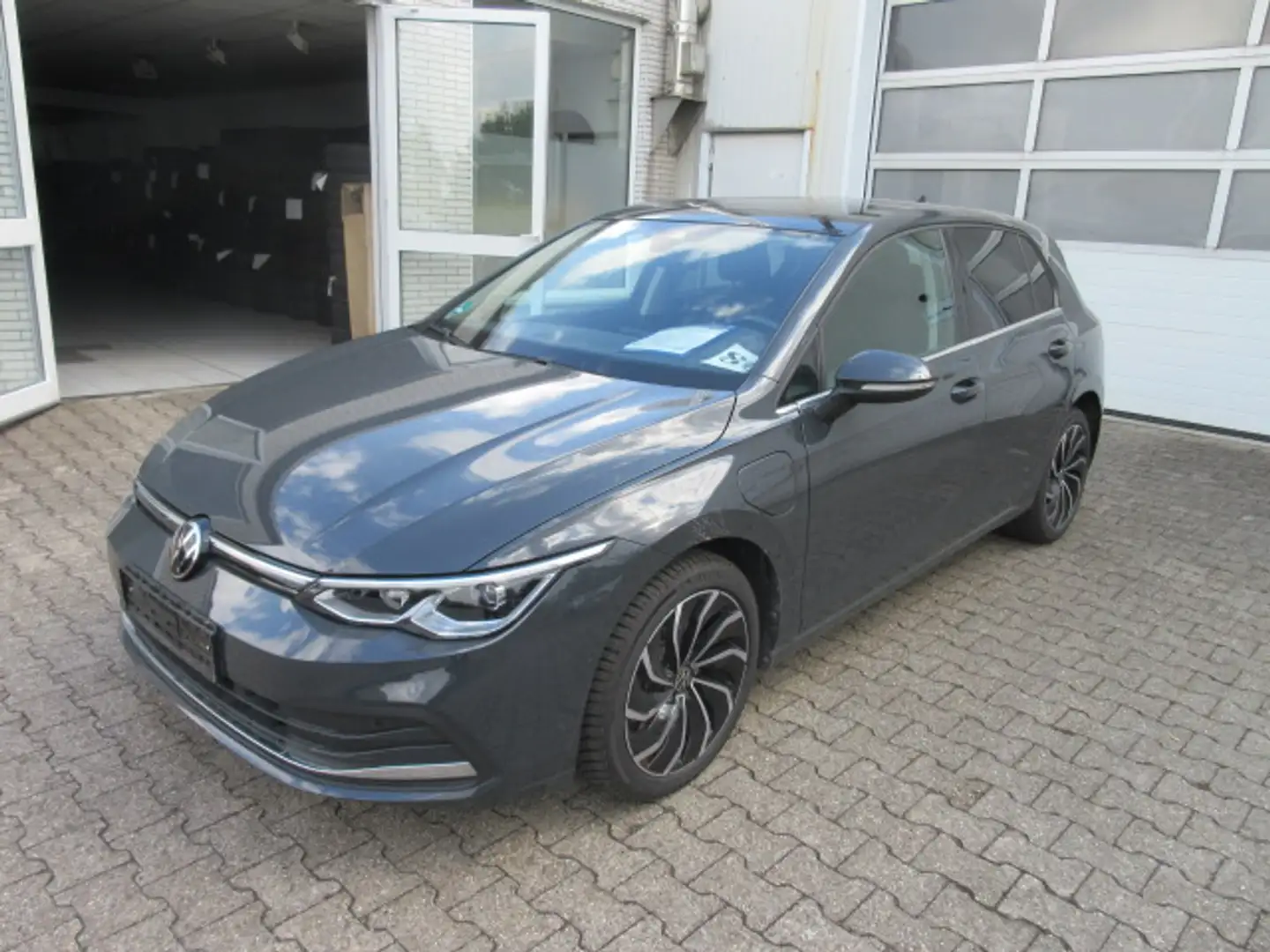 Volkswagen Golf Style 1.4 eHybrid DSG NAVI PANO LED ALU APS SITZHEIZUNG CLIMATRONIC eFH ZV Grau - 1