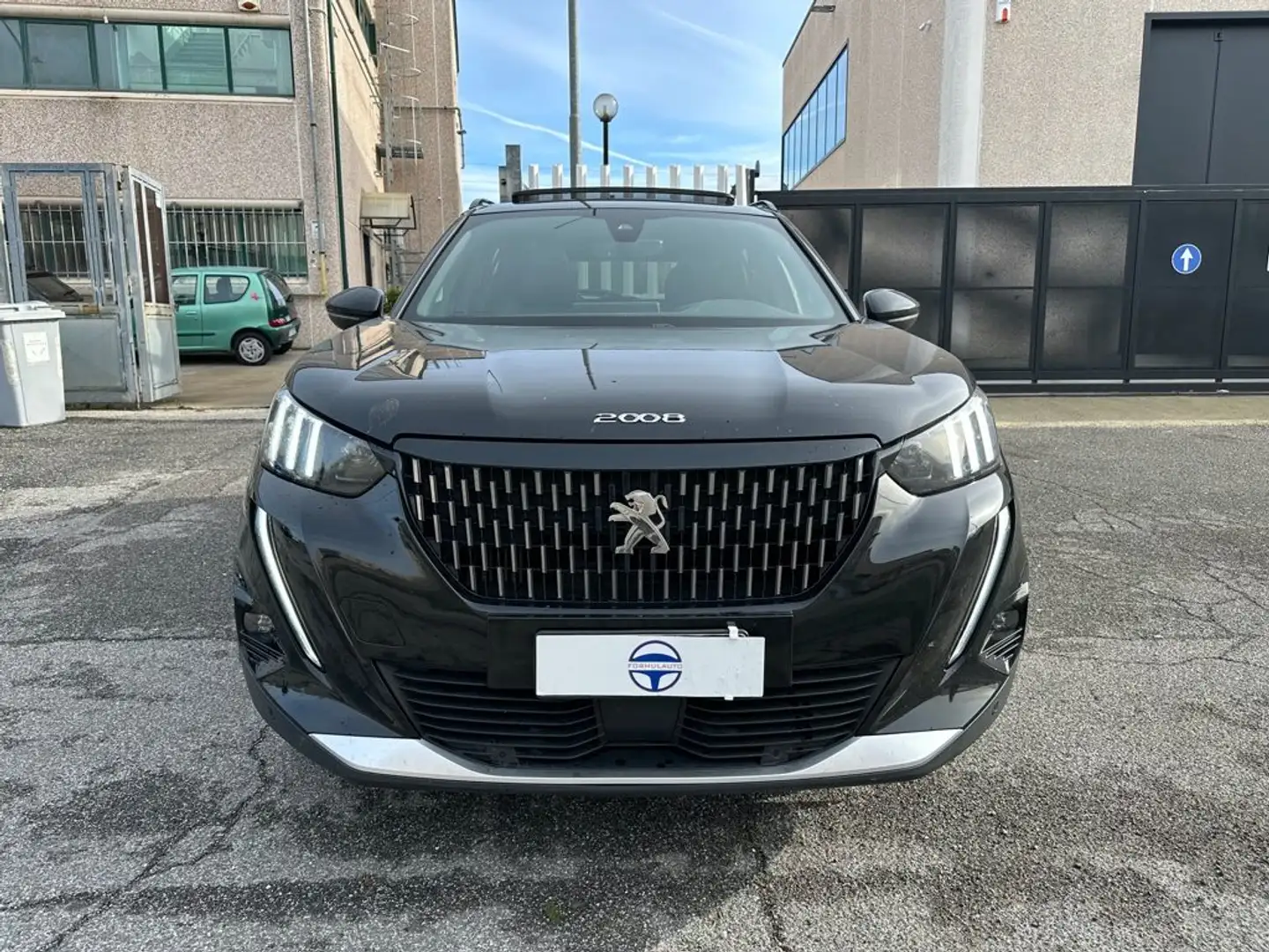 Peugeot 2008 PureTech 130 S&S GT Pack Schwarz - 2