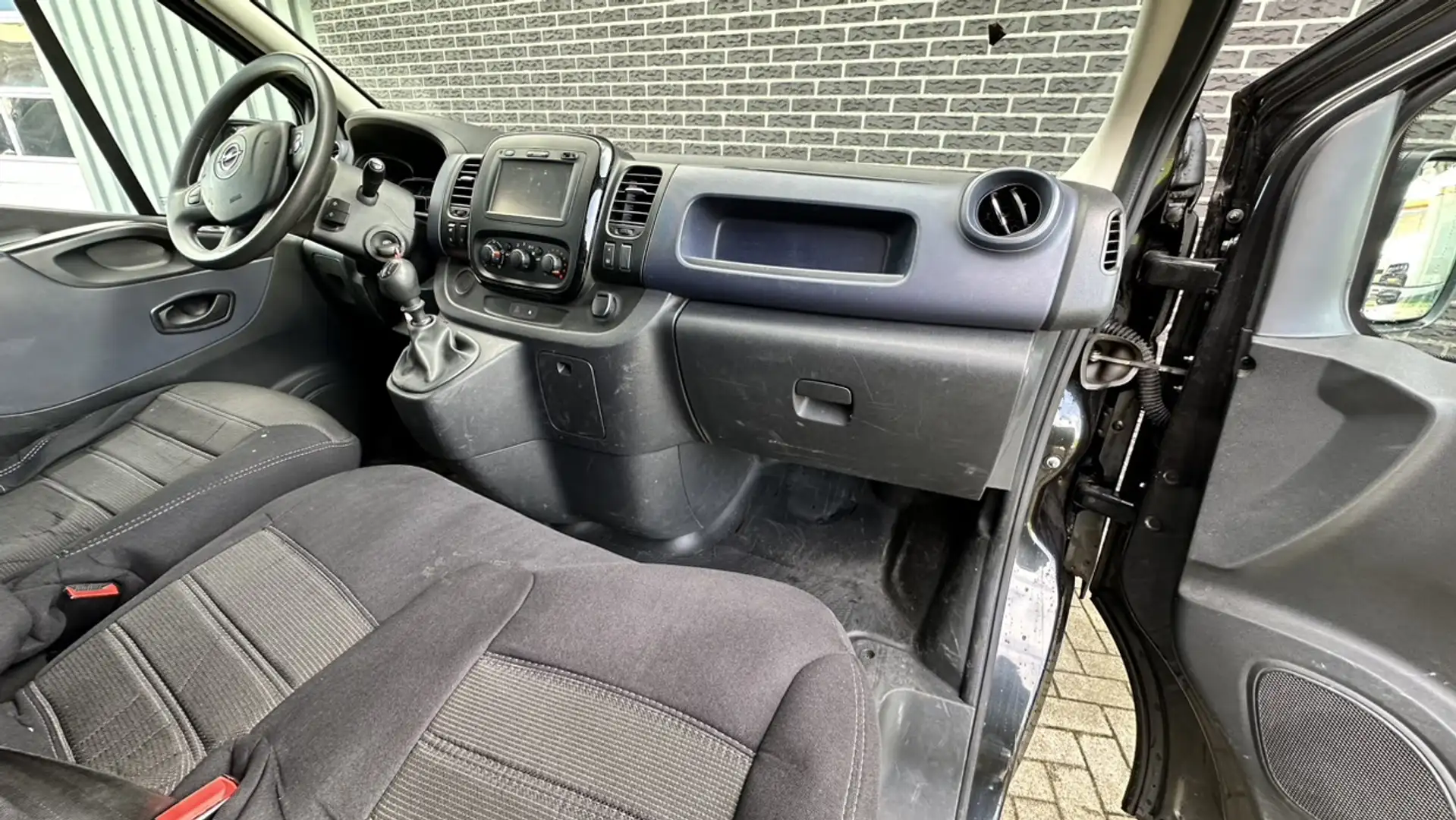 Opel Vivaro 1.6 CDTI L2H1 Edition EcoFlex | Navigatie | Cruise Zwart - 2