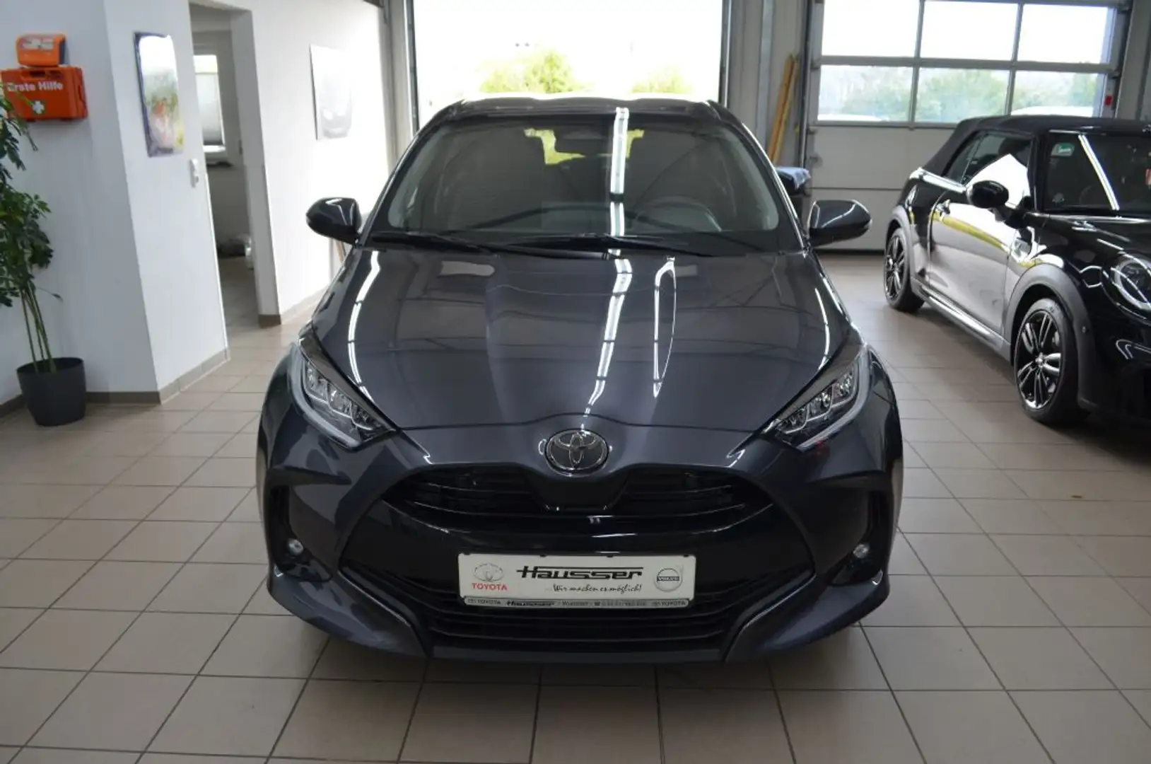 Toyota Yaris 1,5 Hybrid Teamplayer*SAFETY-P*COMFORT-P*TZ Grau - 2