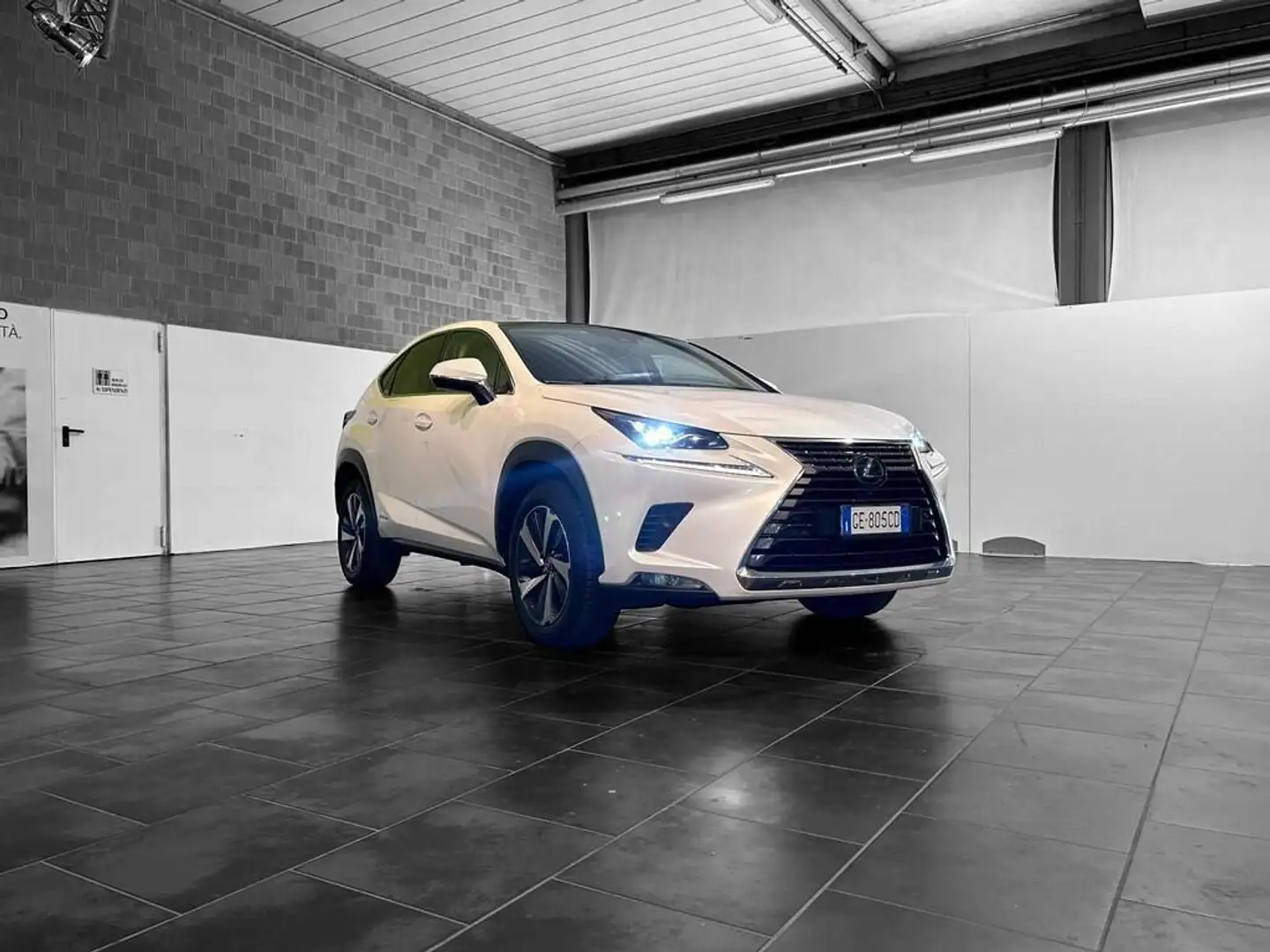 Lexus NX 300 h 2.5 Luxury 4wd cvt Bianco - 1