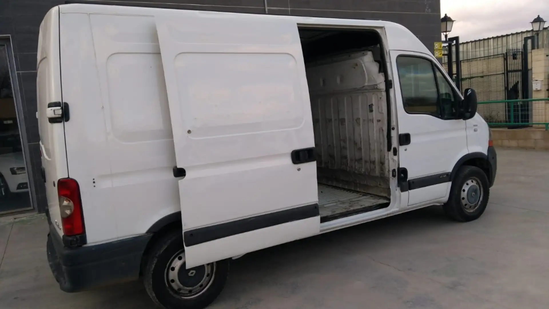 Renault Master 2.5dCi Fg. 3500 Medio Sobr. 120 Wit - 2