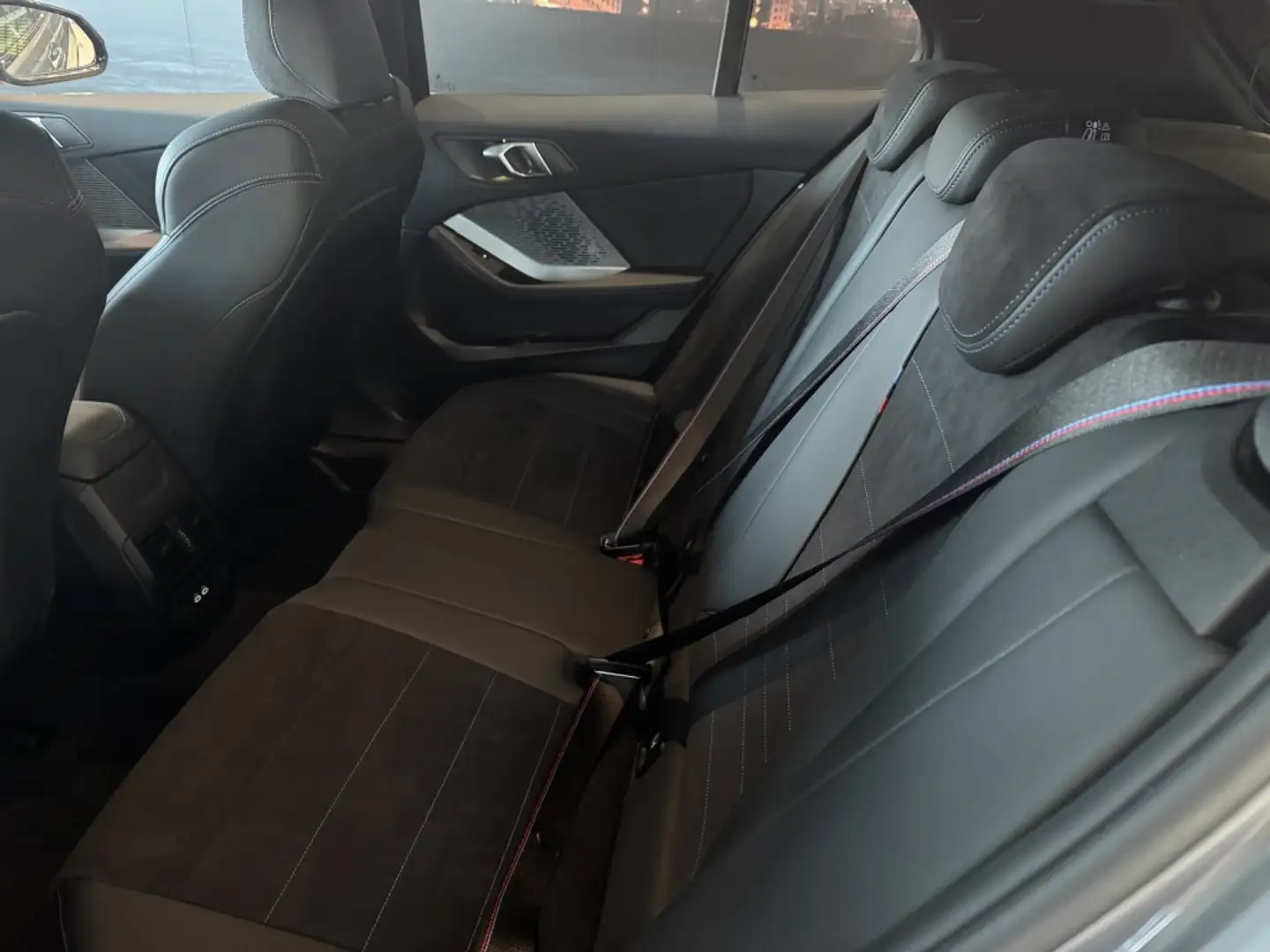 BMW 116 118dA M Sport Grau - 2