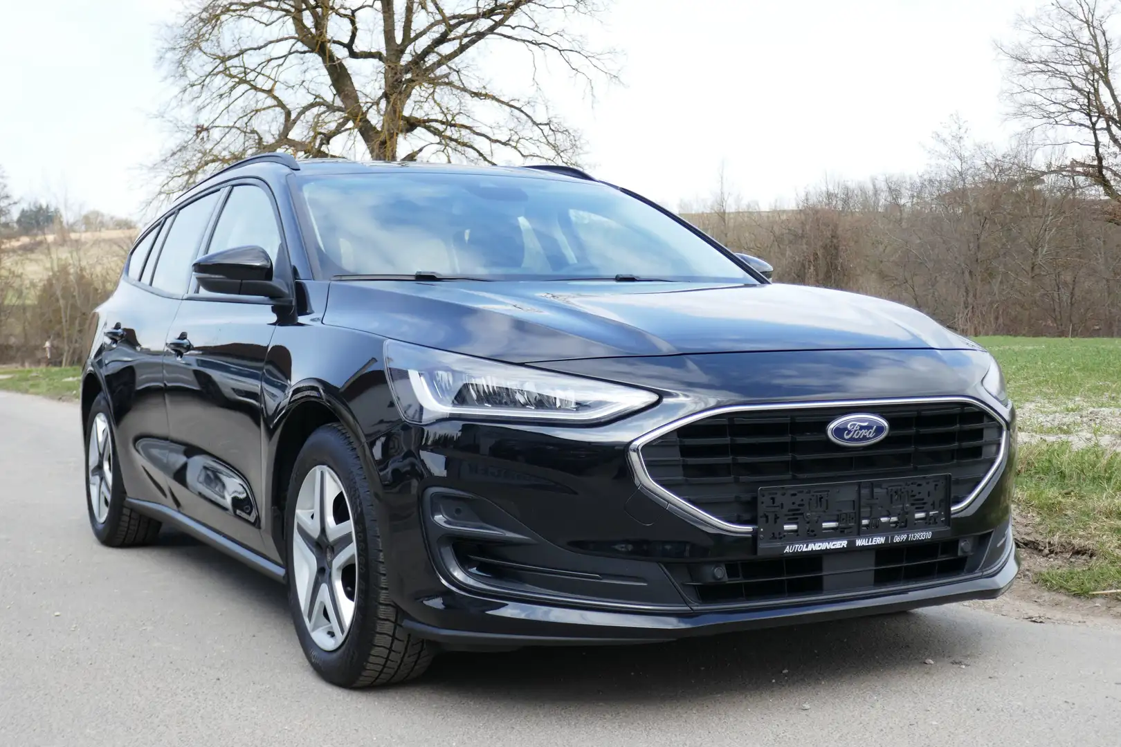 Ford Focus Cool&Connect Schwarz - 1