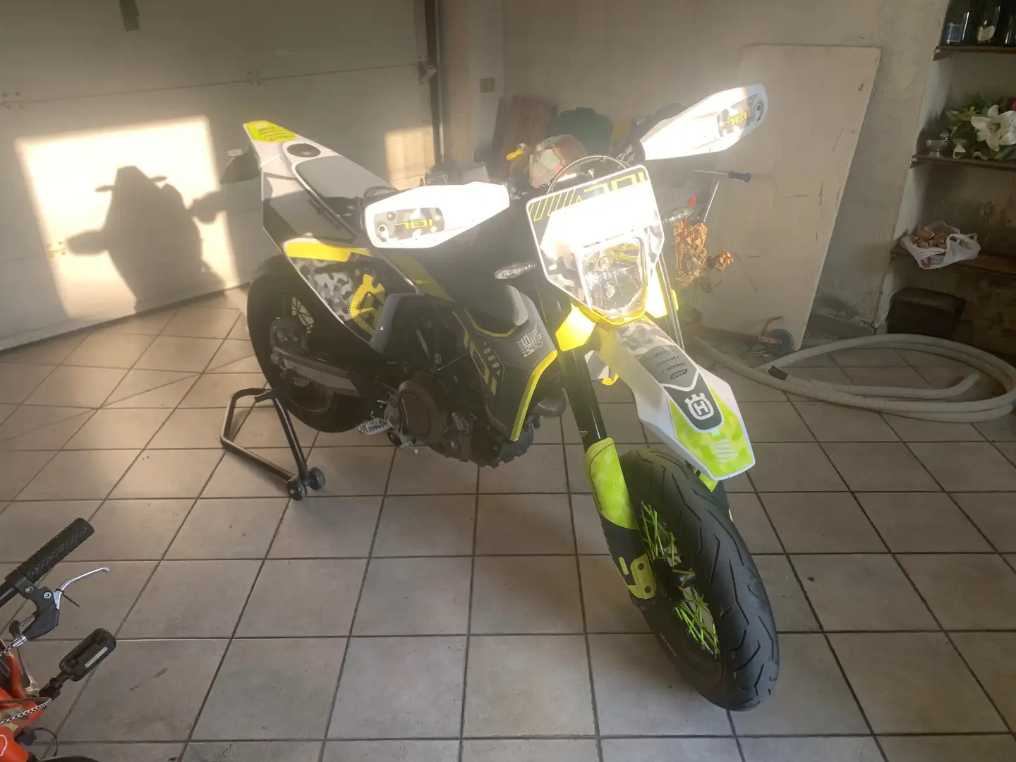 Husqvarna 701 Supermoto bijela - 1