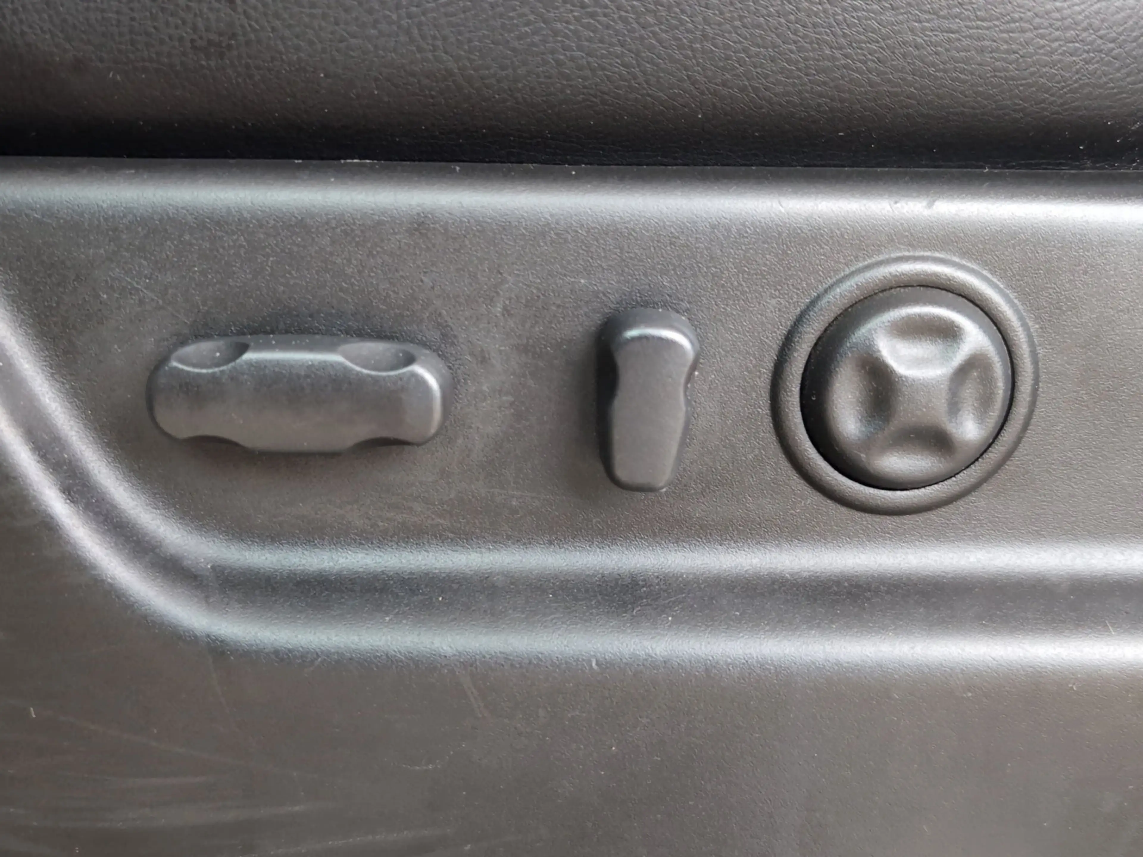 Cadillac Escalade 6.2 V8 /Bose/AHK/Sitzlüftung/Kamera/DAB — photo 11