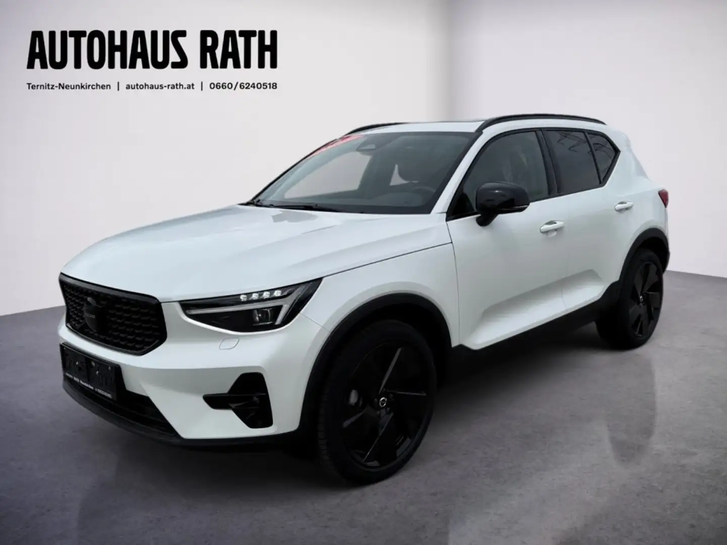 Volvo XC40 Black Edition Plus, B3 Mild Hybrid, Benzin Weiß - 1