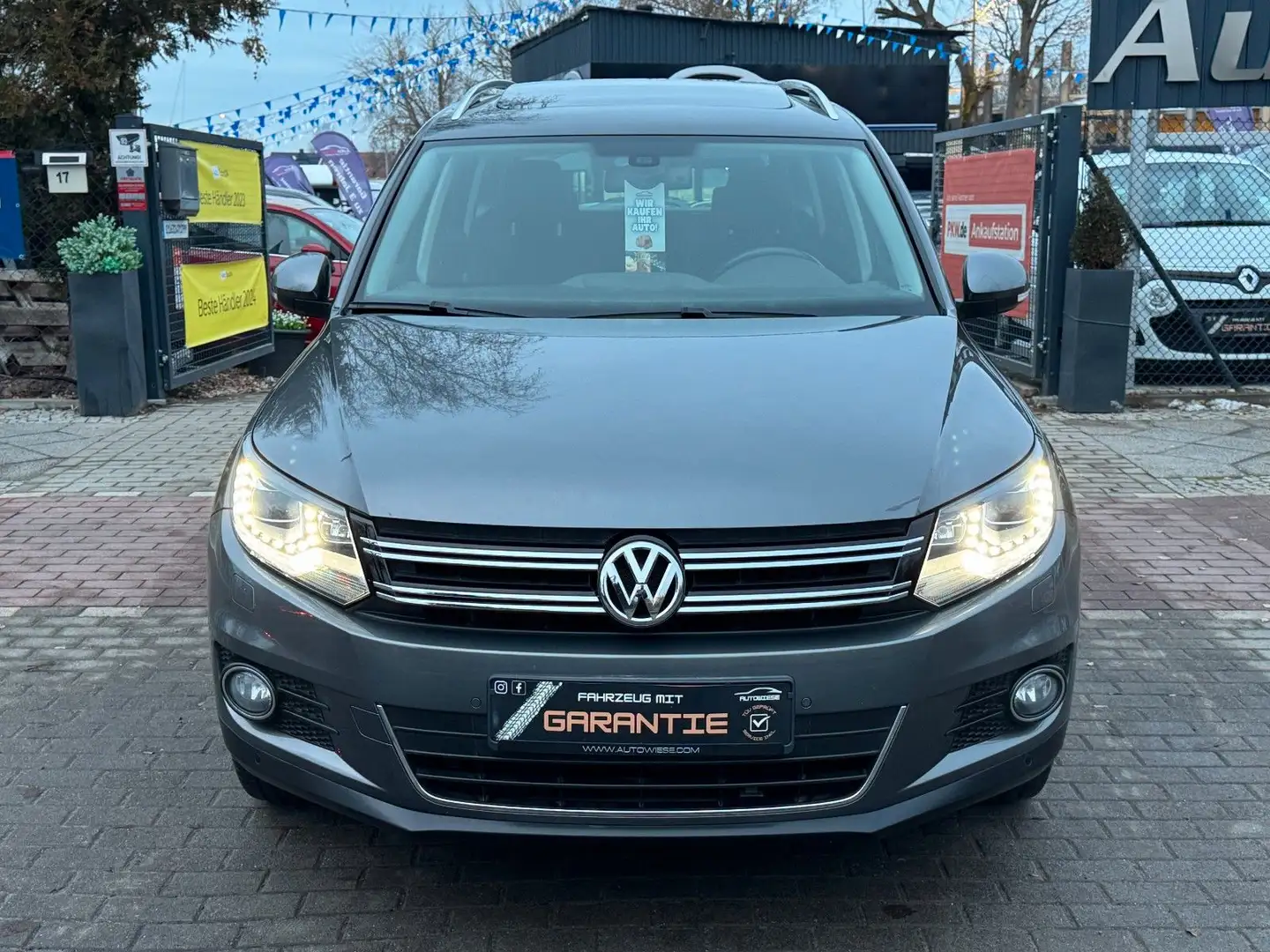 Volkswagen Tiguan Sport & Style 4Motion*Pano*Navi*Xenon*AHK Grau - 2