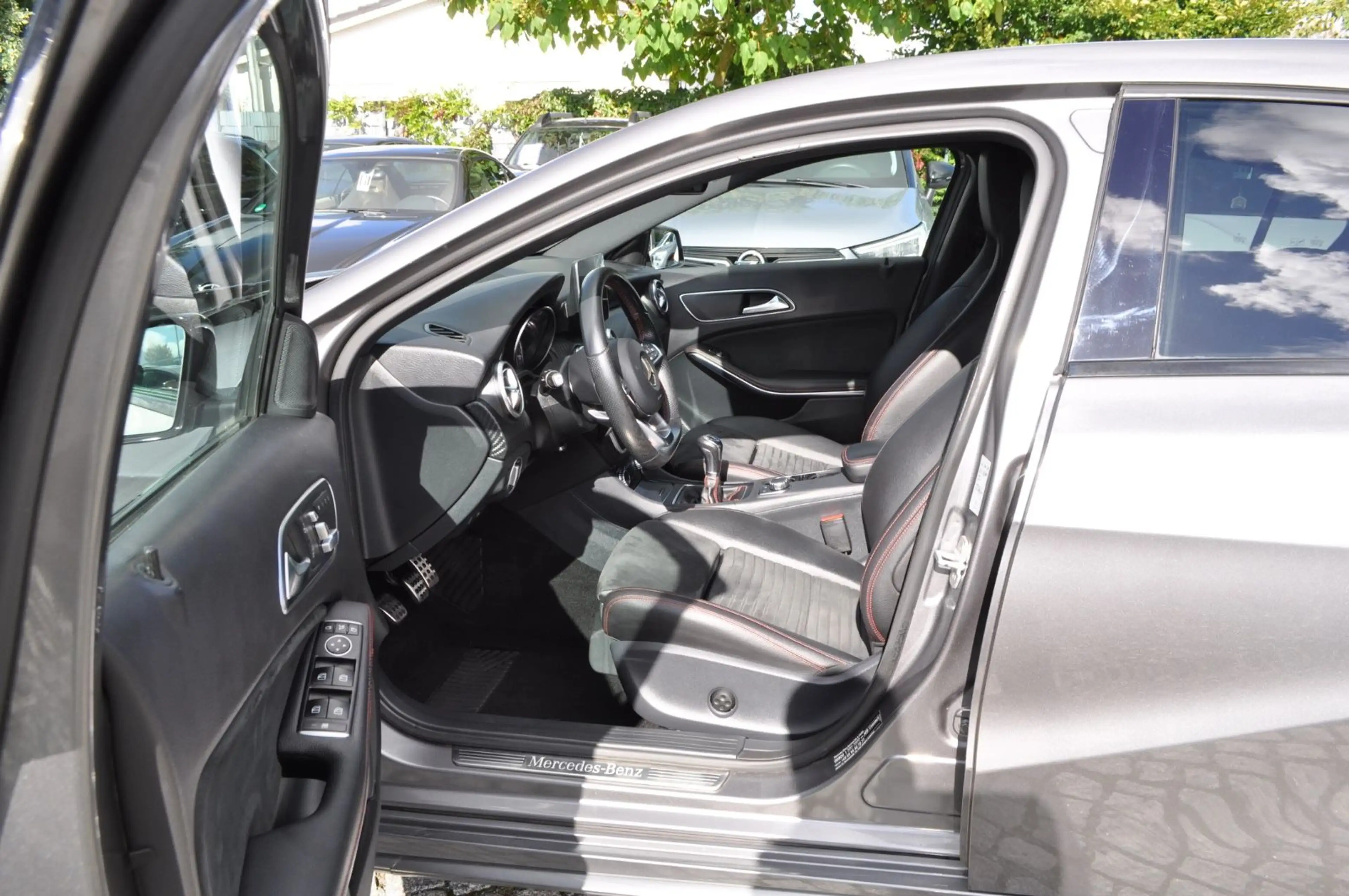 Mercedes-Benz A 180 / AMG SPORTPAKET/PDC/LED/ NAVI — photo 6