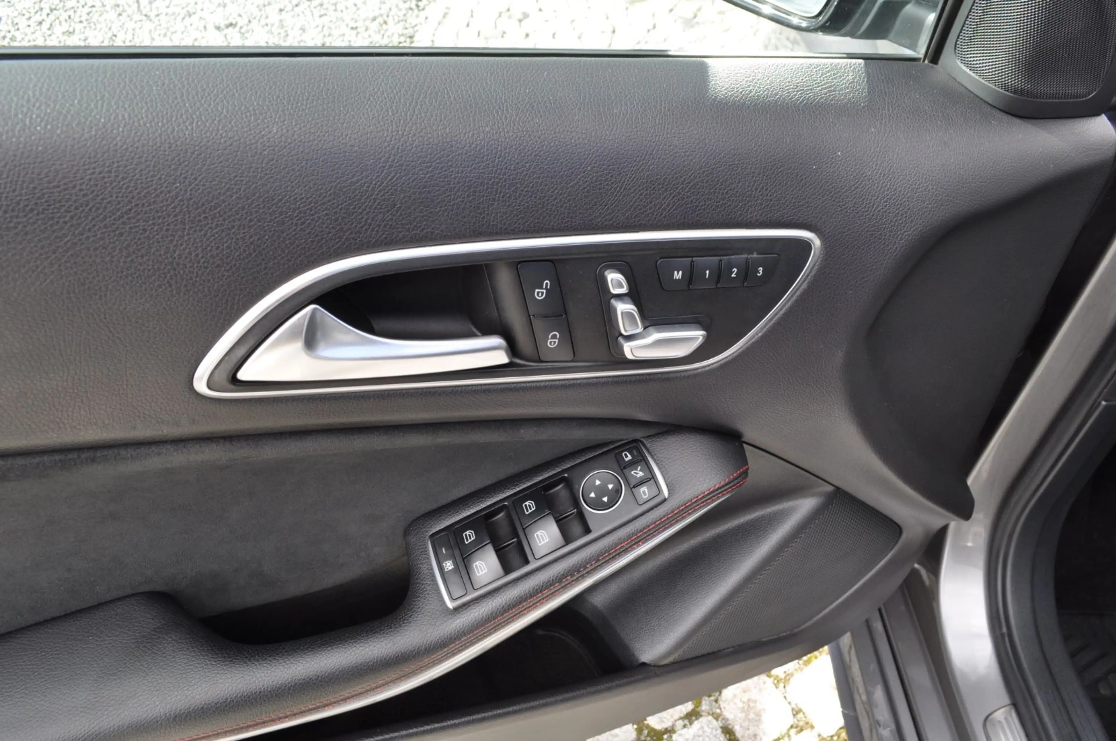 Mercedes-Benz A 180 / AMG SPORTPAKET/PDC/LED/ NAVI — photo 11