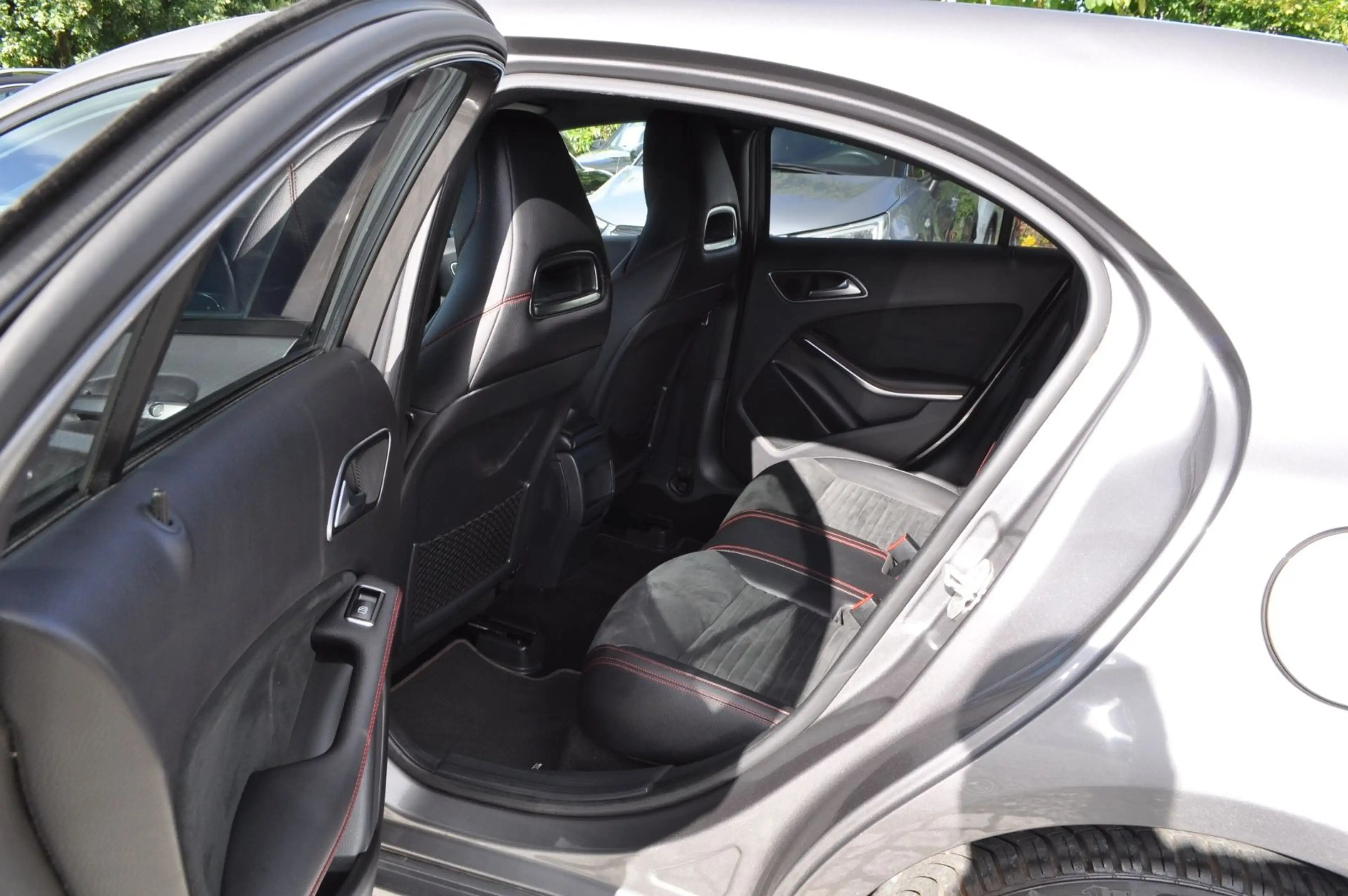 Mercedes-Benz A 180 / AMG SPORTPAKET/PDC/LED/ NAVI — photo 7