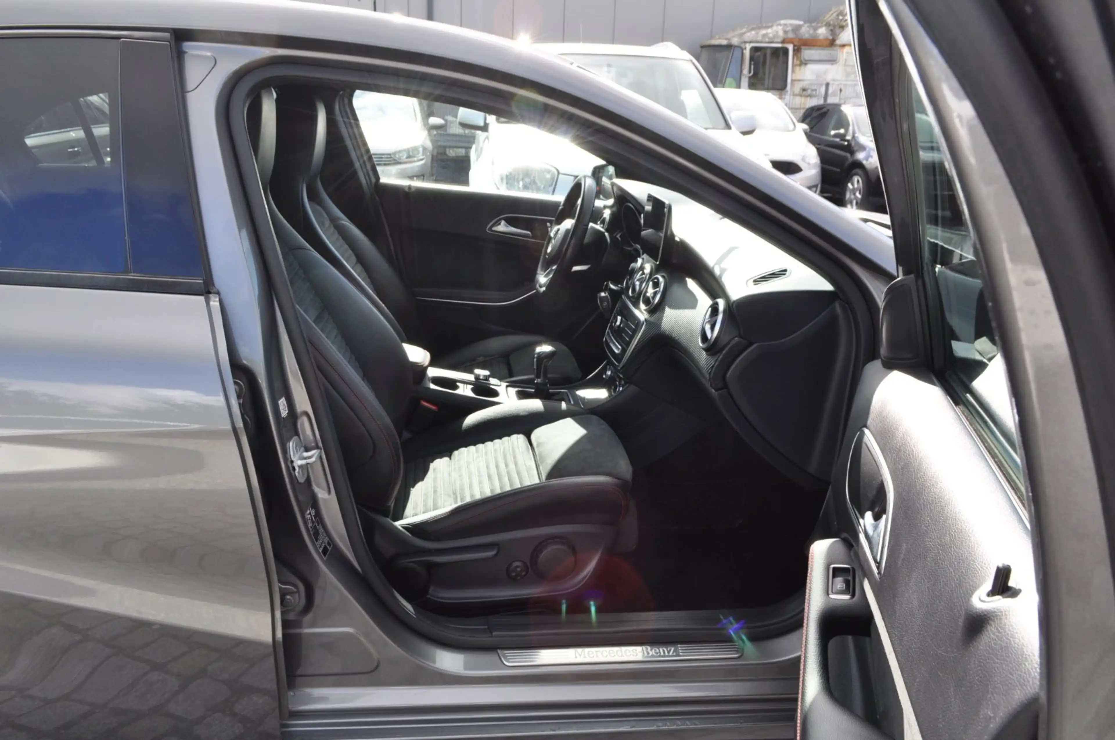 Mercedes-Benz A 180 / AMG SPORTPAKET/PDC/LED/ NAVI — photo 9