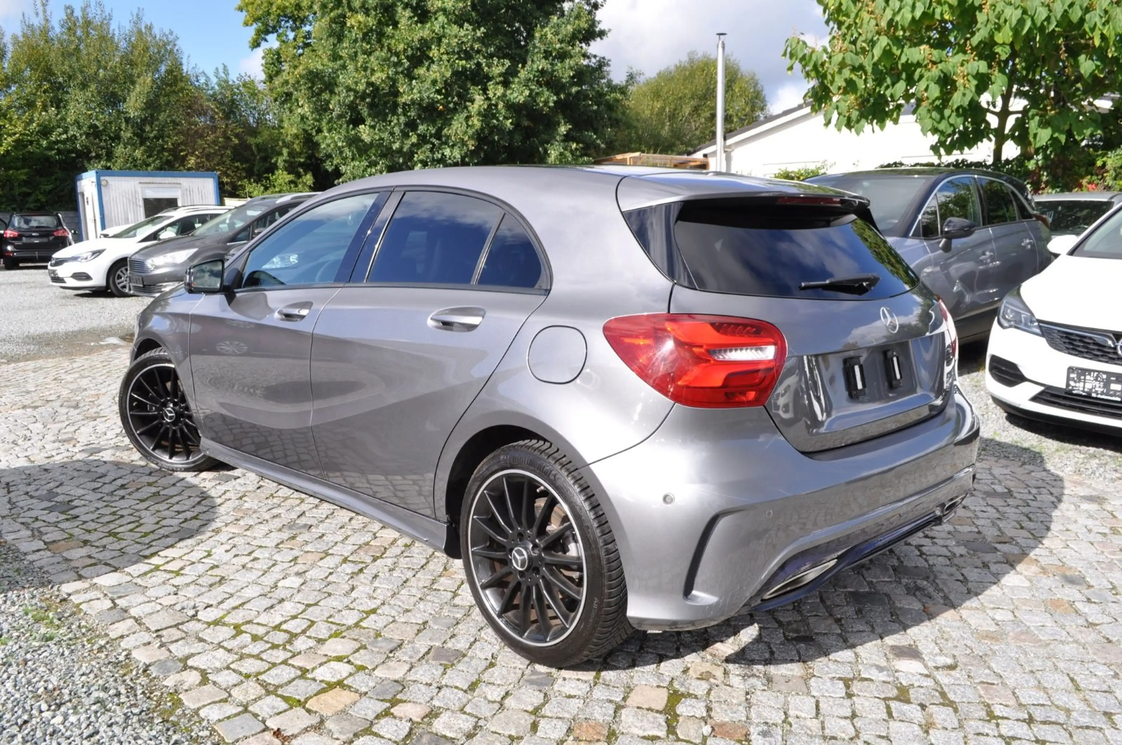 Mercedes-Benz A 180 / AMG SPORTPAKET/PDC/LED/ NAVI — photo 3