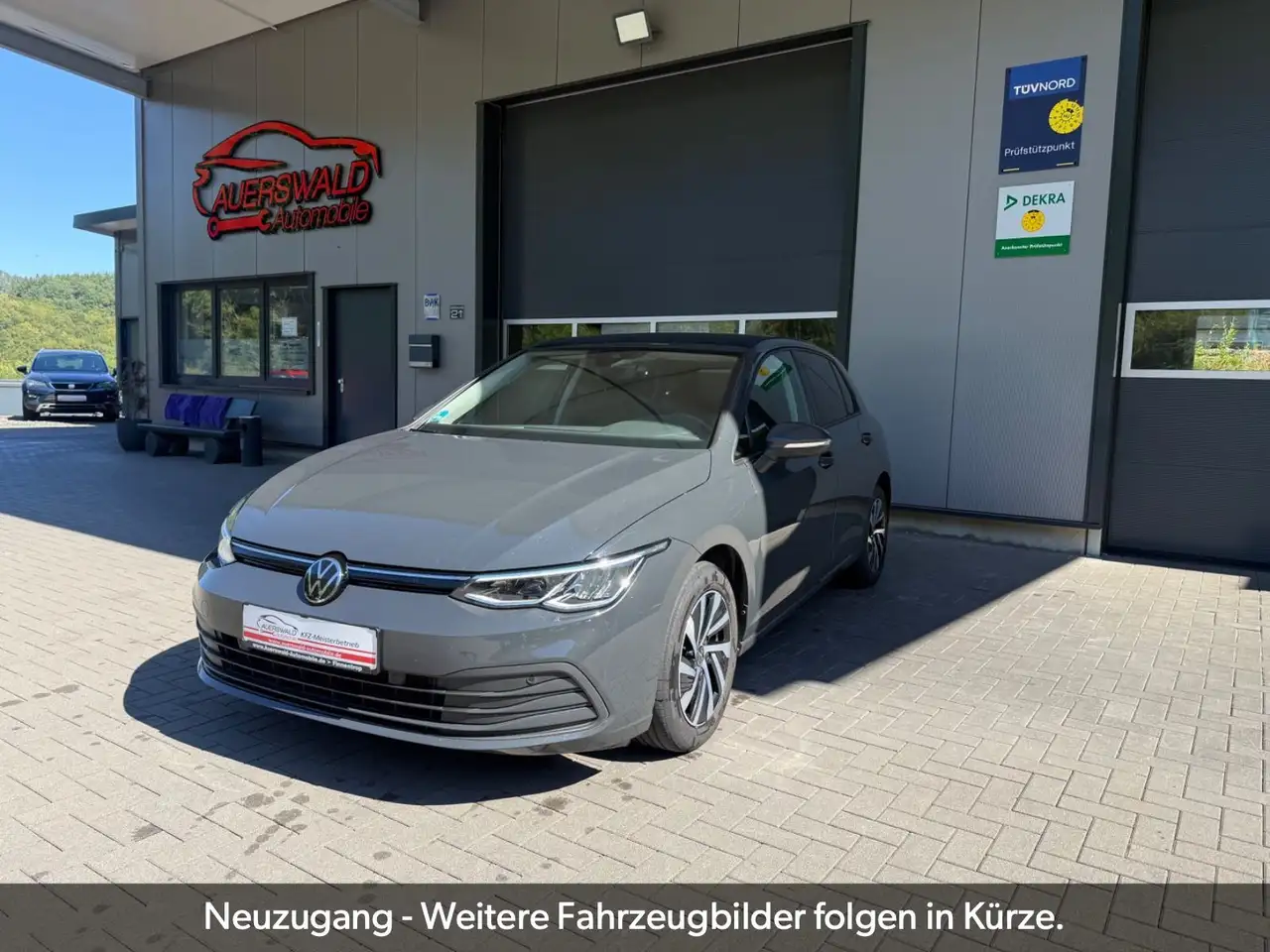 Volkswagen Golf VIII Lim. Life *DSG *LED *ACC *DAB *AHK — photo 1 of 15