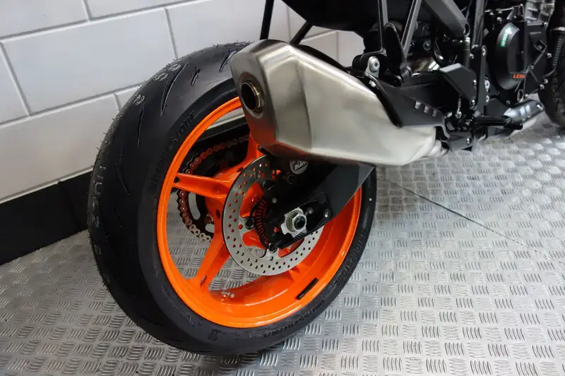 KTM 990 Duke - foto 4