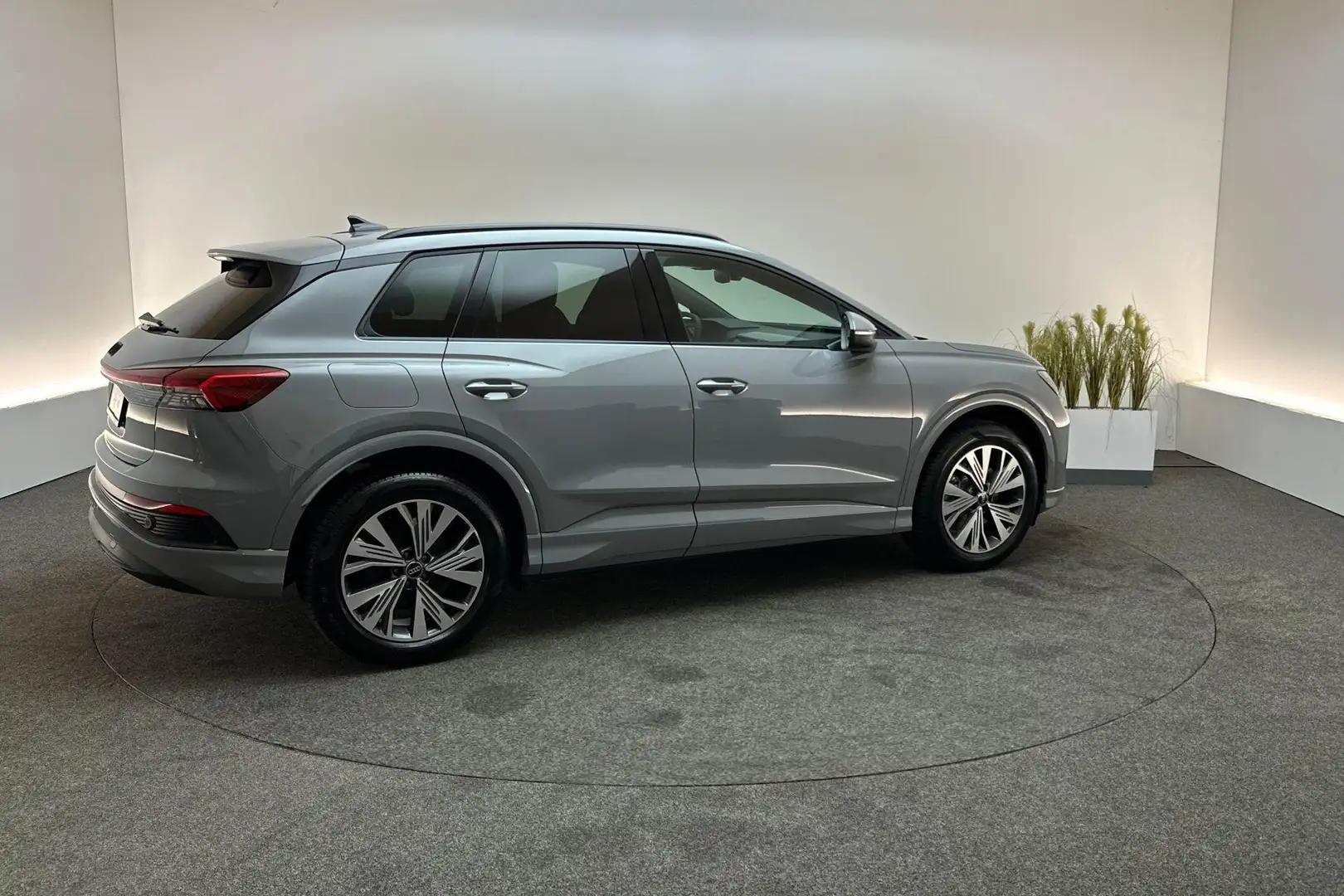 Audi Q4 e-tron 40 Advanced edition 63KWh Szary - 2
