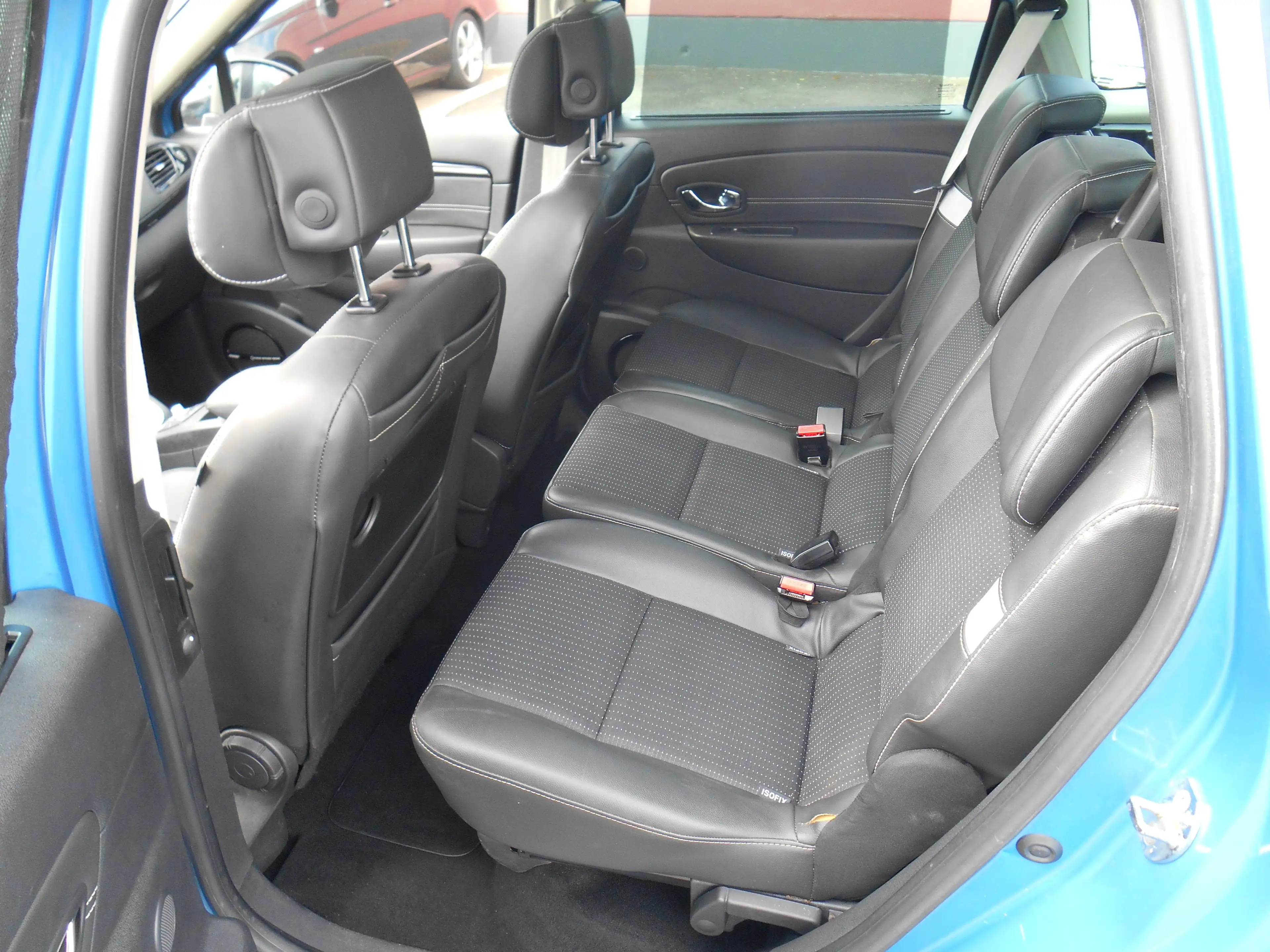 Renault Scenic Grand BOSE Edition 7-Sitzer 1-Hand Automatik Sommer und Winterräder r — photo 9